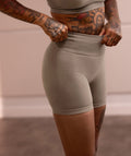 gymshark-vital-seamless-2-0-shorts-vanilla-brown-marl-aw22