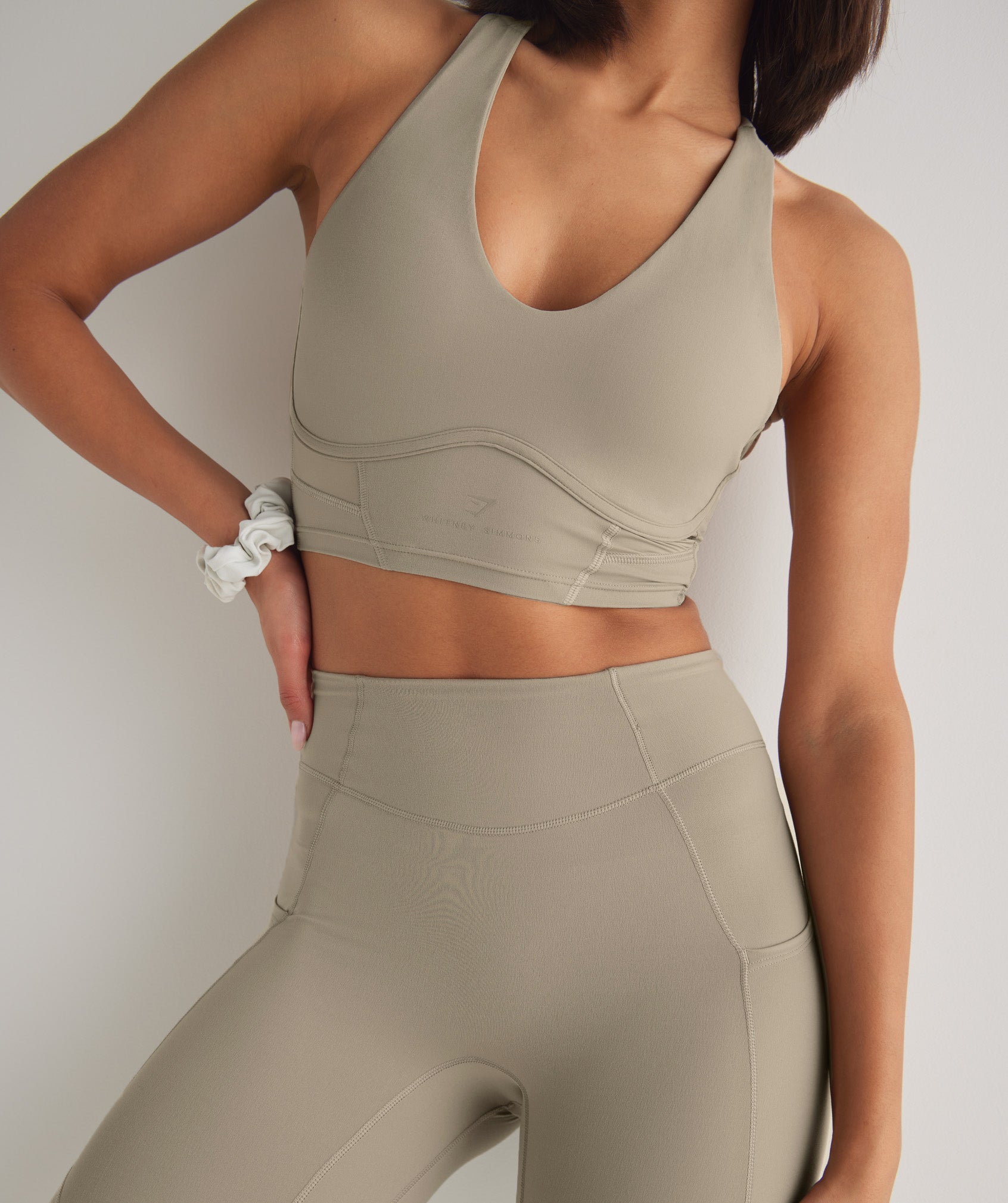 gymshark-whitney-longline-bra-cement-brown-ss23
