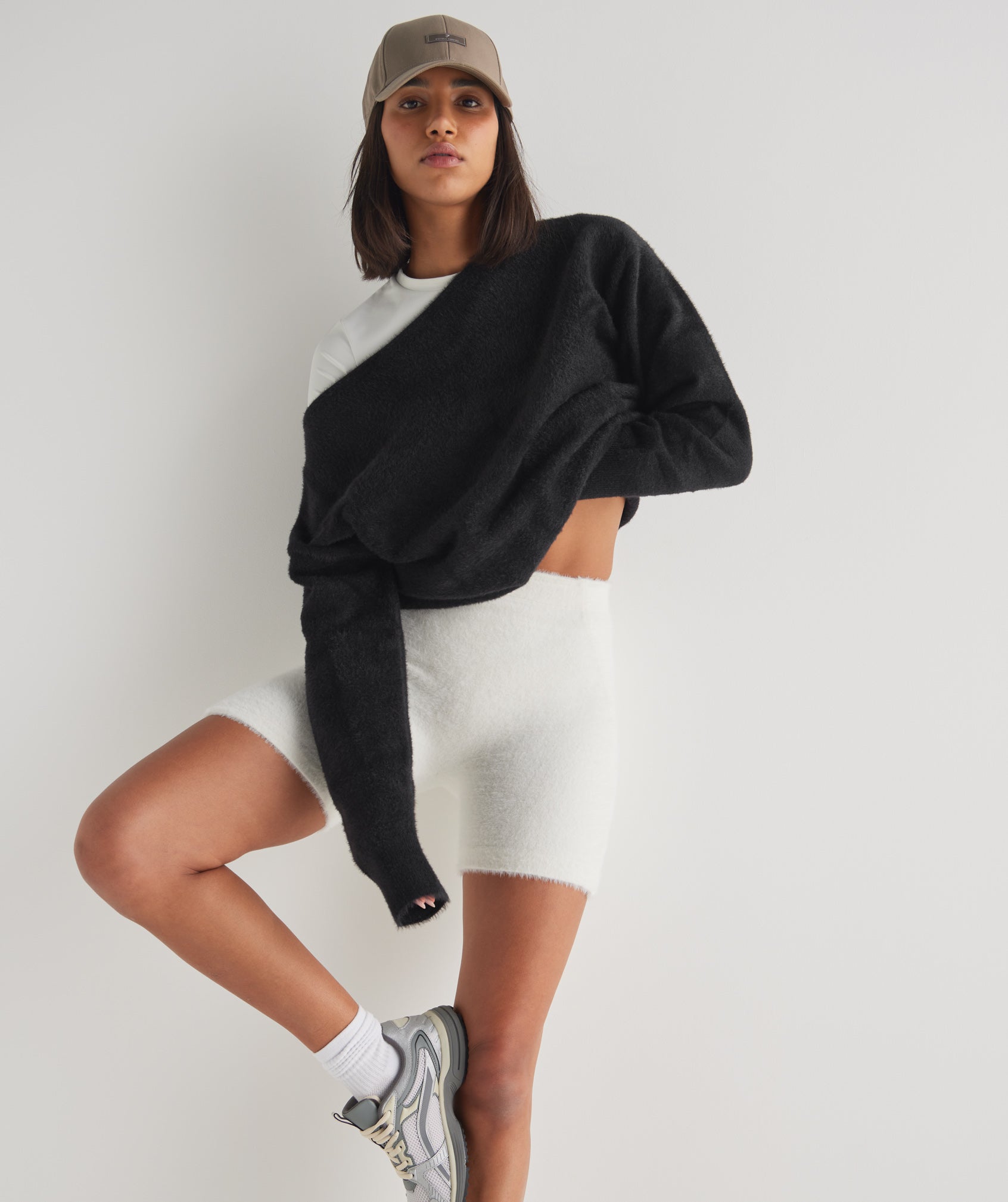 gymshark-whitney-eyelash-knit-shorts-skylight-white-ss23