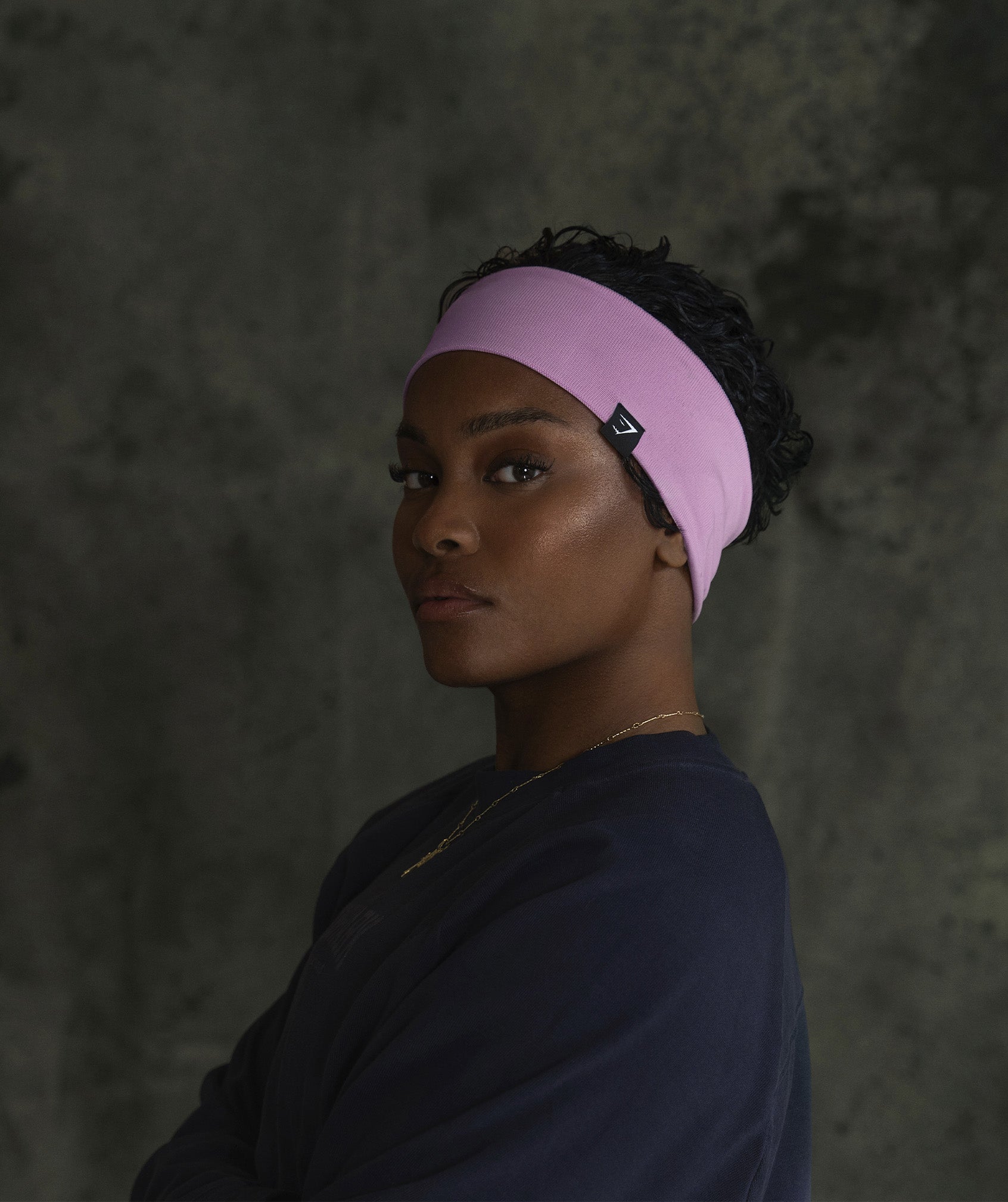 gymshark-diffuse-single-layer-sweat-headband-sour-pink-aw24