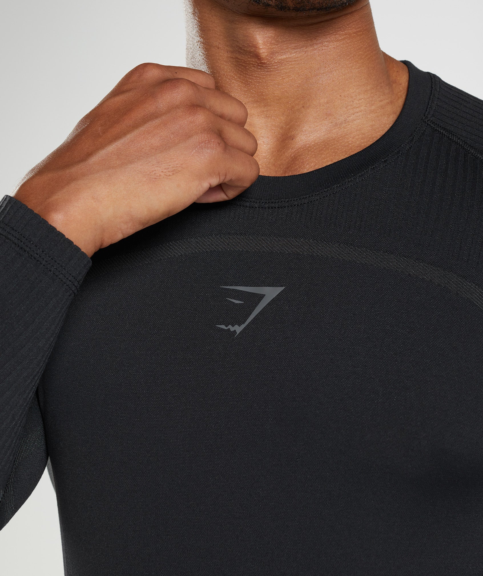 gymshark-315-long-sleeve-t-shirt-black-charcoal-grey-aw22