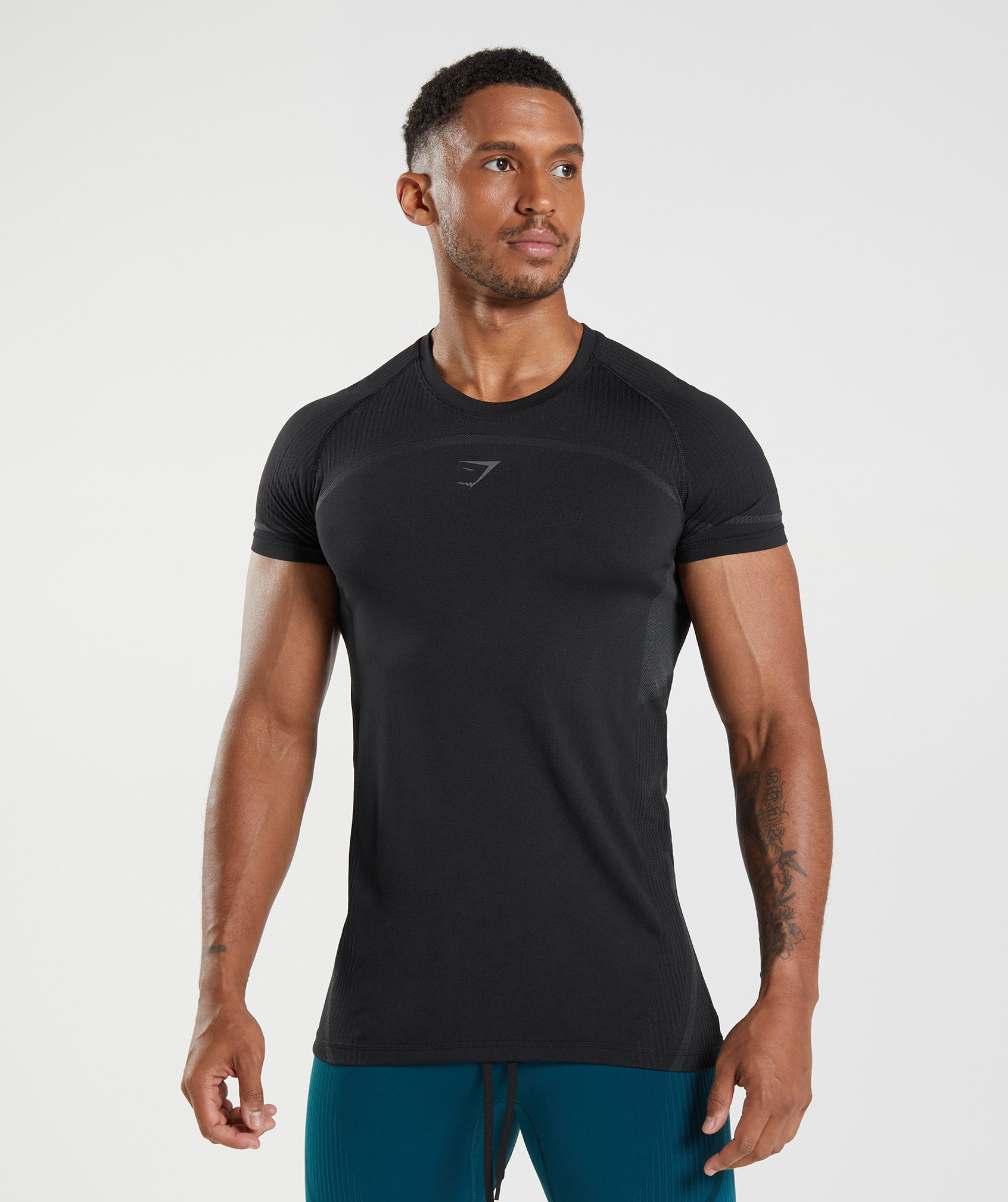 gymshark-315-seamless-t-shirt-black-charcoal-grey-aw22