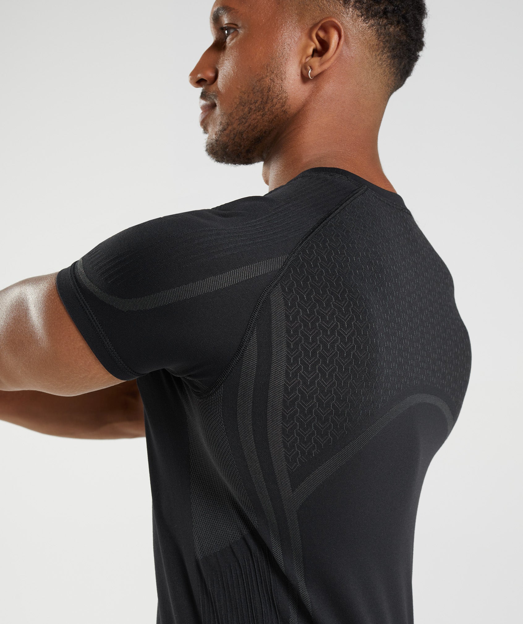 gymshark-315-seamless-t-shirt-black-charcoal-grey-aw22