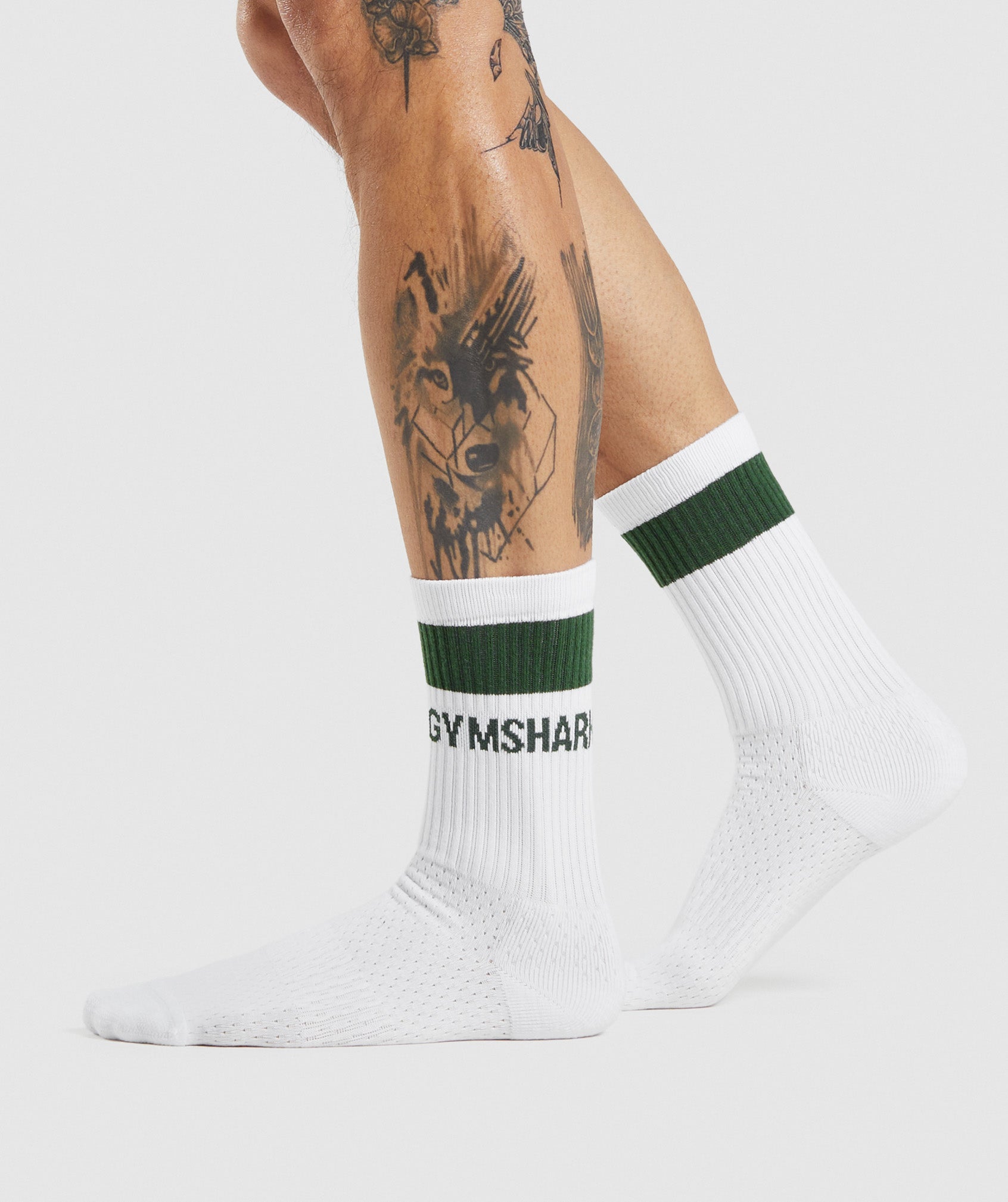 gymshark-premium-logo-crew-socks-athletic-green-aw21