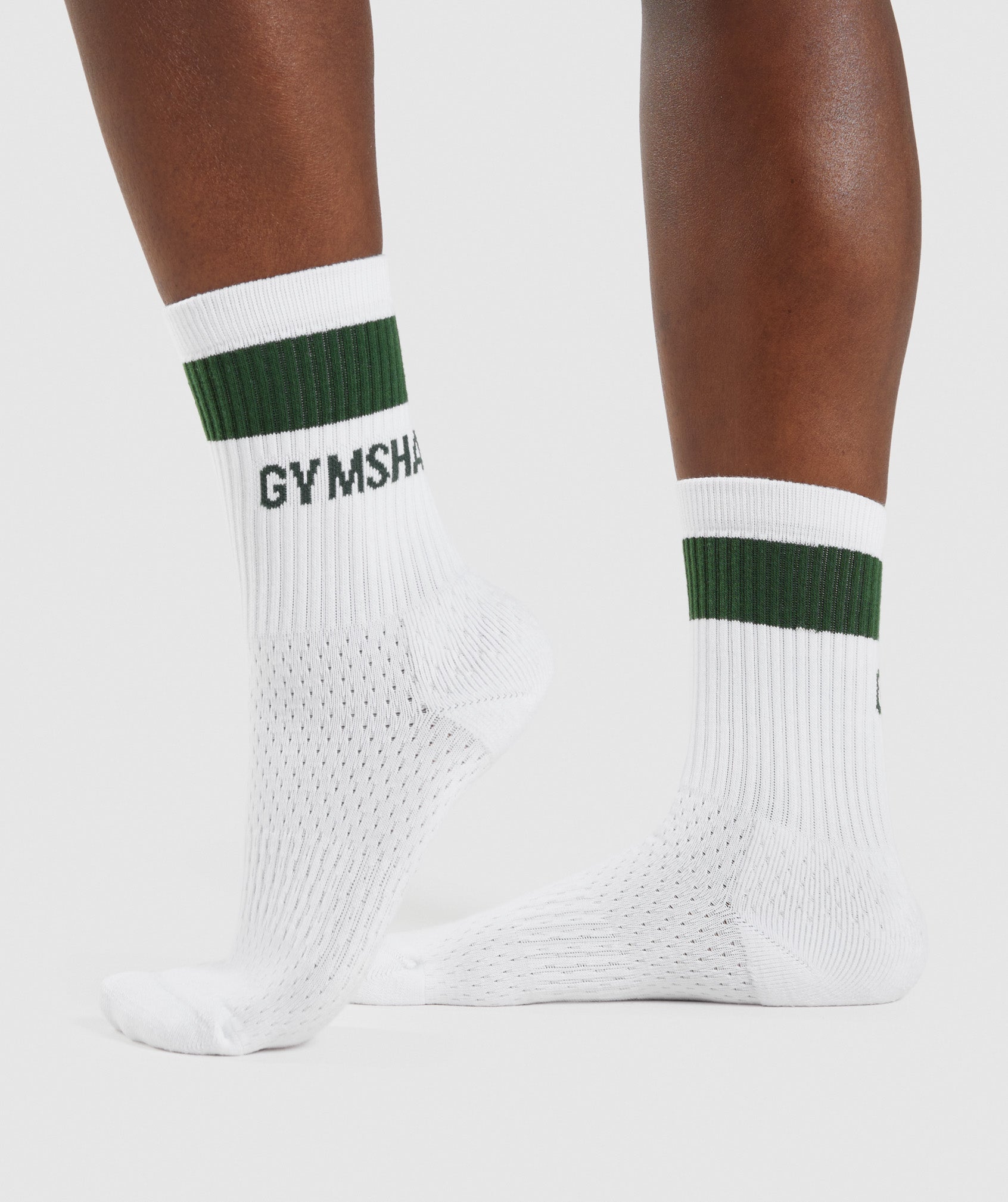 gymshark-premium-logo-crew-socks-athletic-green-aw21