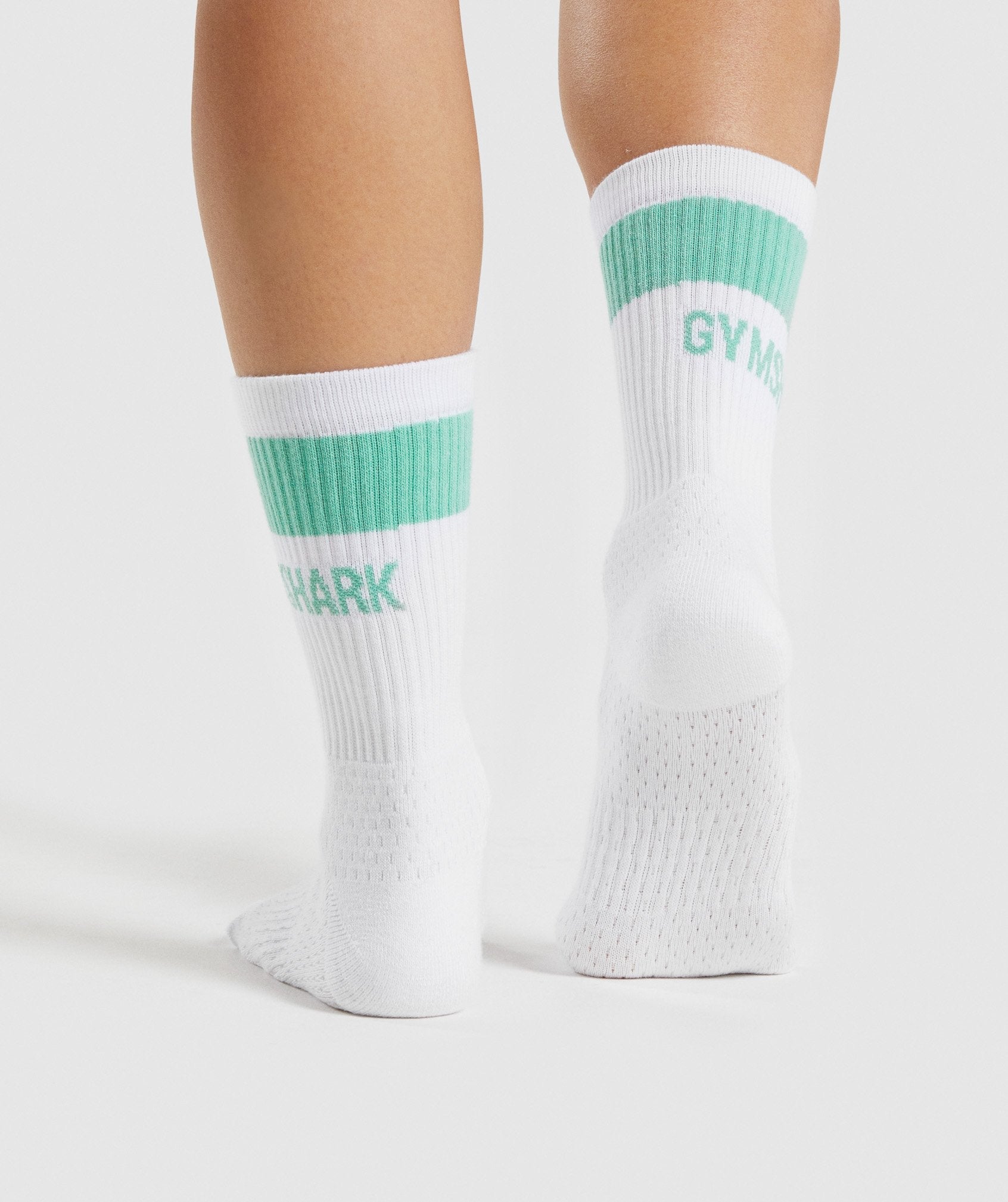 gymshark-crew-socks-1pk-white-light-green-aw21