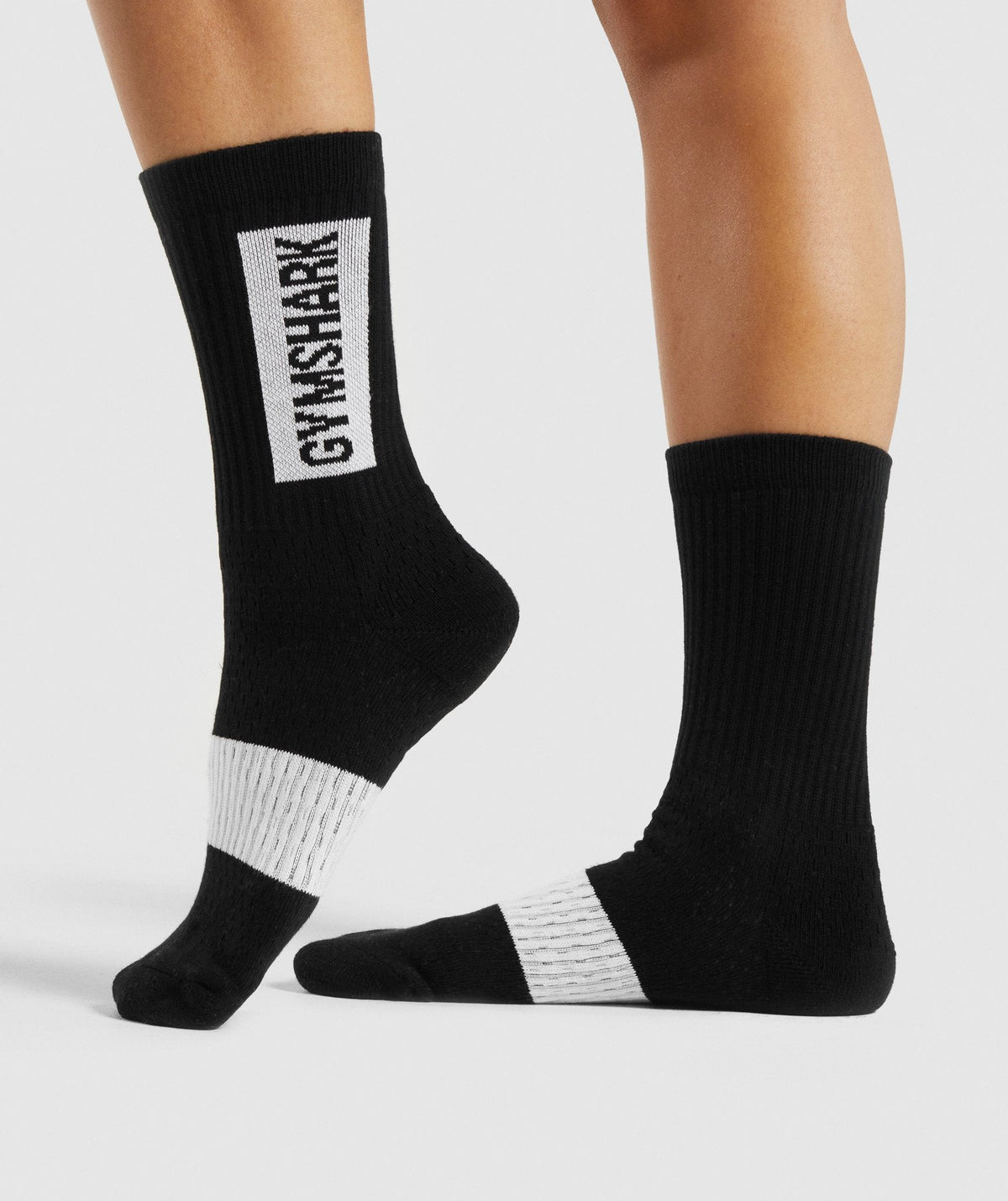 gymshark-premium-crew-socks-1pk-black-aw21