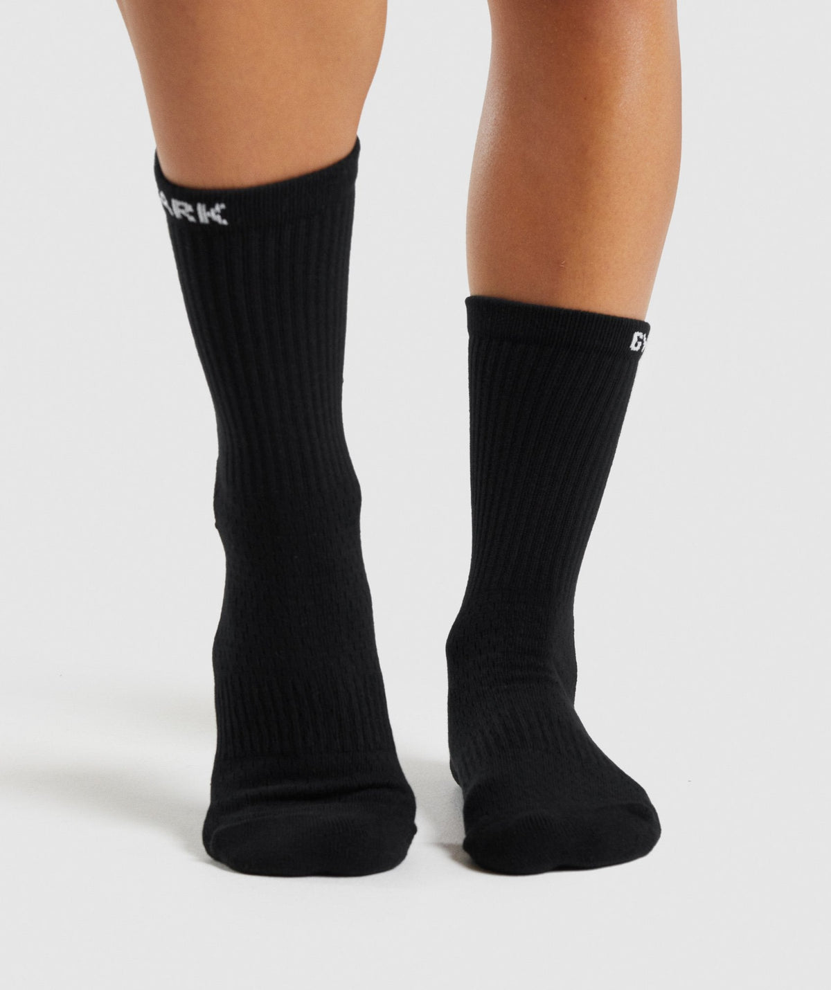 gymshark-crew-performance-socks-1pk-black-aw21