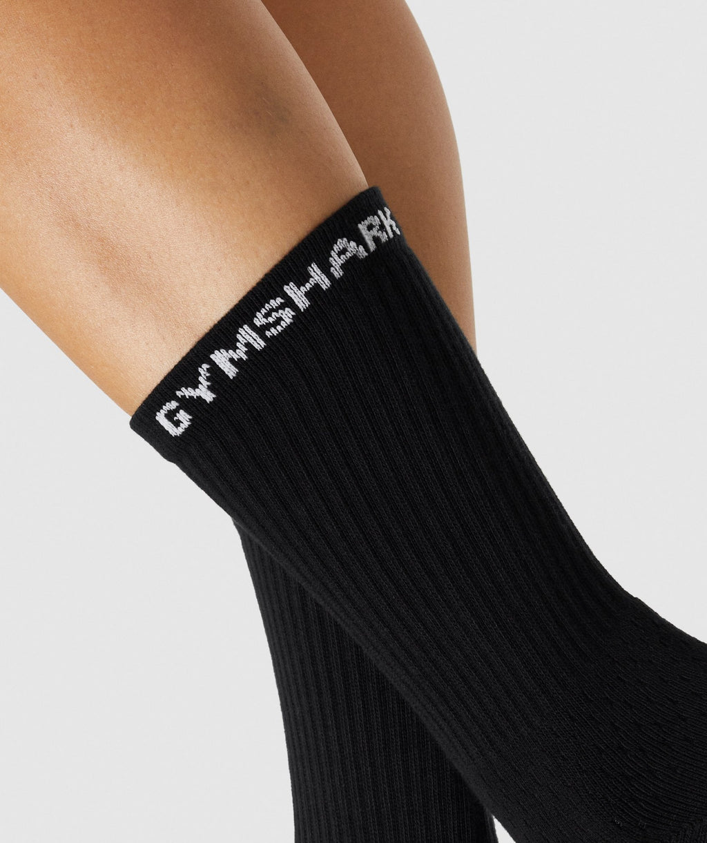 gymshark-crew-performance-socks-1pk-black-aw21
