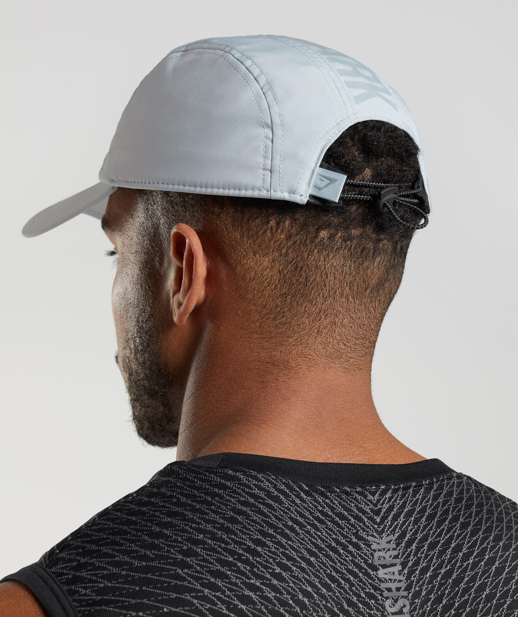 gymshark-logo-5-panel-cap-river-stone-grey-ss23