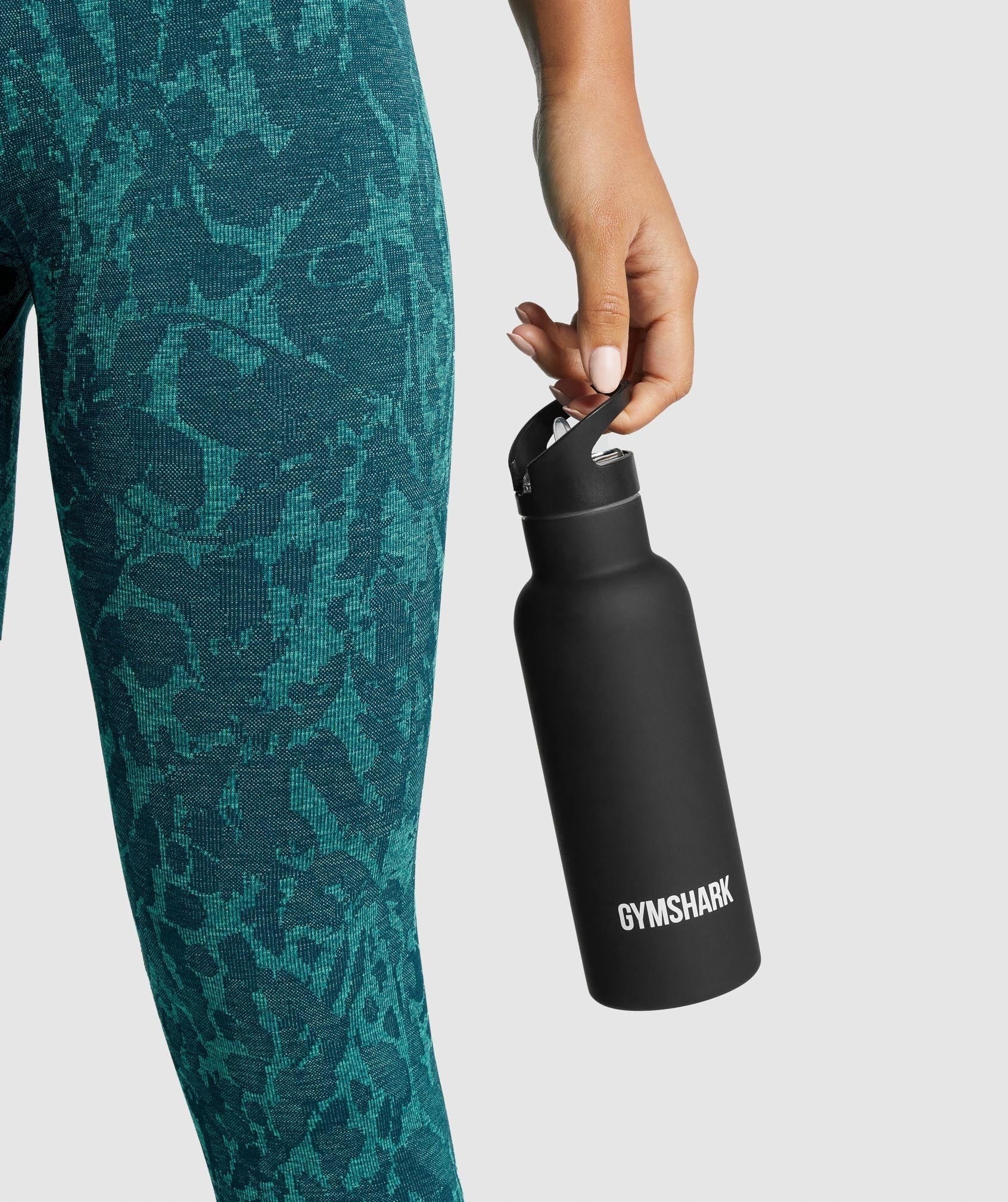 gymshark-insulated-straw-flask-black-aw21