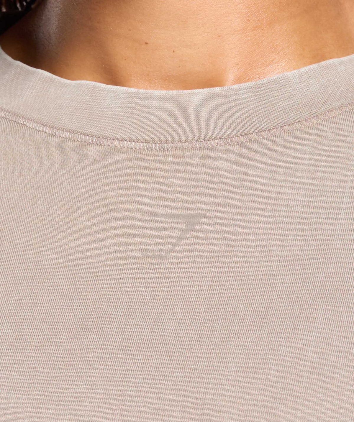 gymshark-66-washed-graphic-crop-top-linen-brown-ss25