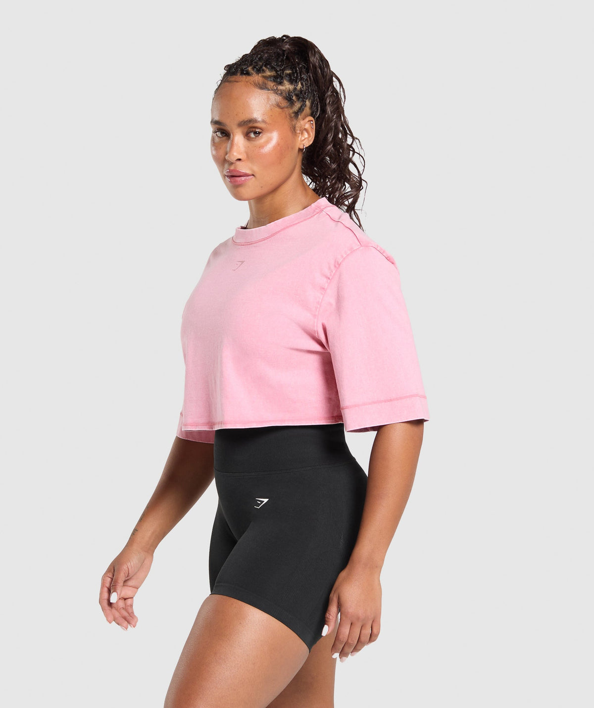 gymshark-gslc-washed-graphic-crop-top-sunset-pink-ss25