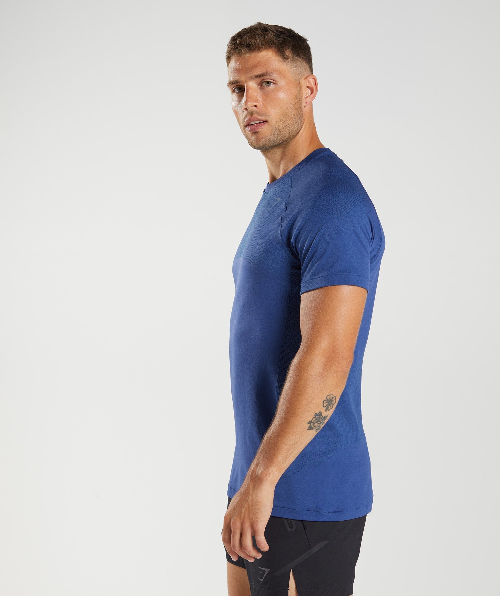 gymshark-apex-seamless-t-shirt-stellar-blue-lakeside-blue-aw22