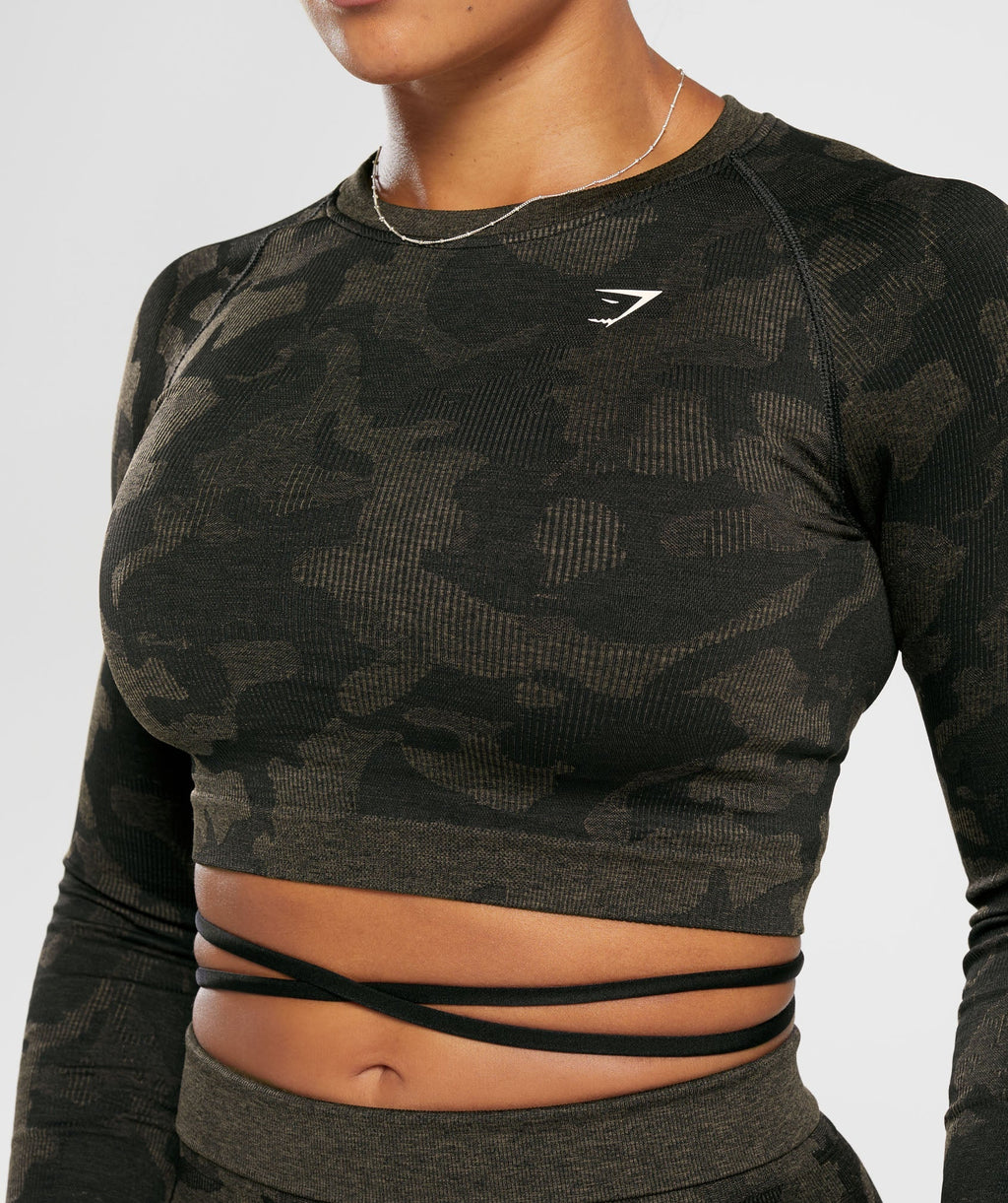 gymshark-adapt-camo-seamless-ribbed-long-sleeve-crop-top-black-camo-brown-aw23