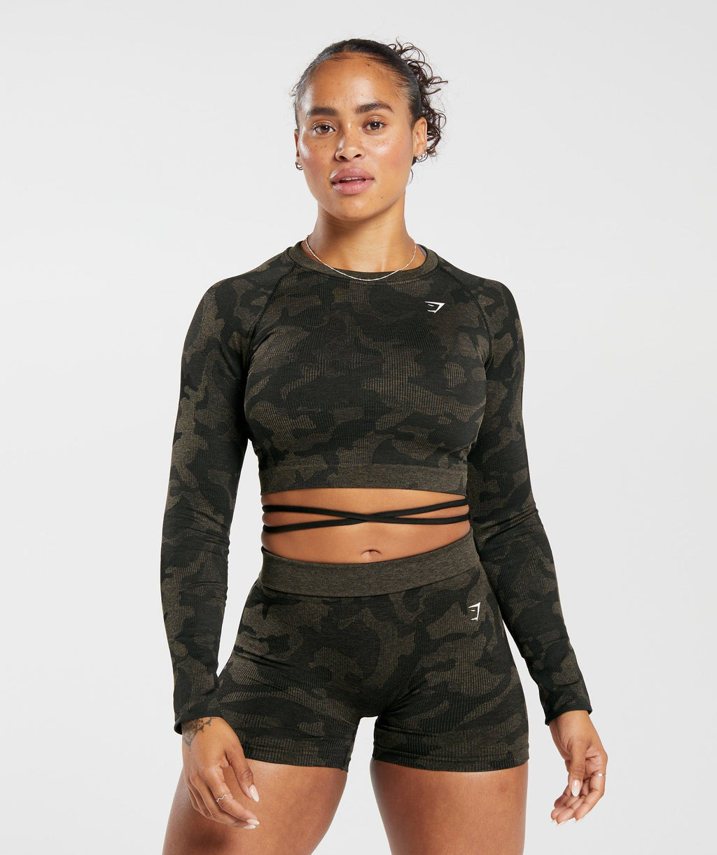 gymshark-adapt-camo-seamless-ribbed-long-sleeve-crop-top-black-camo-brown-aw23