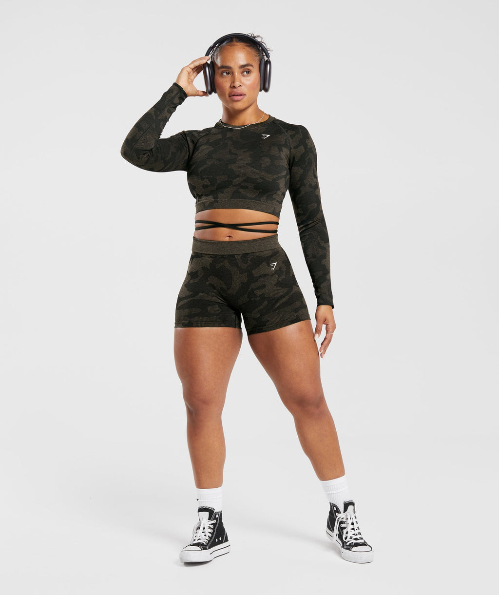 gymshark-adapt-camo-seamless-ribbed-long-sleeve-crop-top-black-camo-brown-aw23