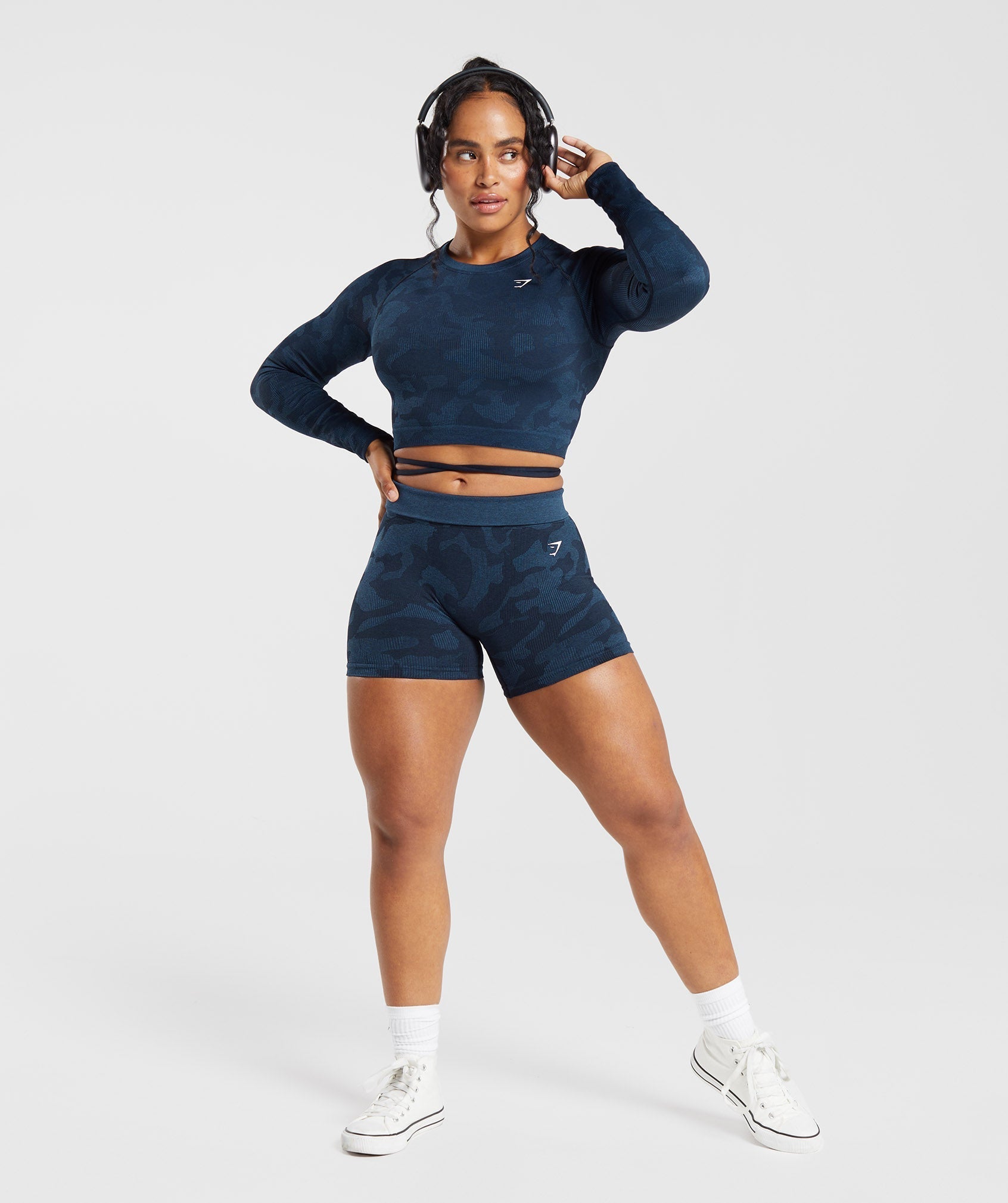 gymshark-adapt-camo-seamless-ribbed-long-sleeve-crop-top-midnight-blue-ash-blue-aw23