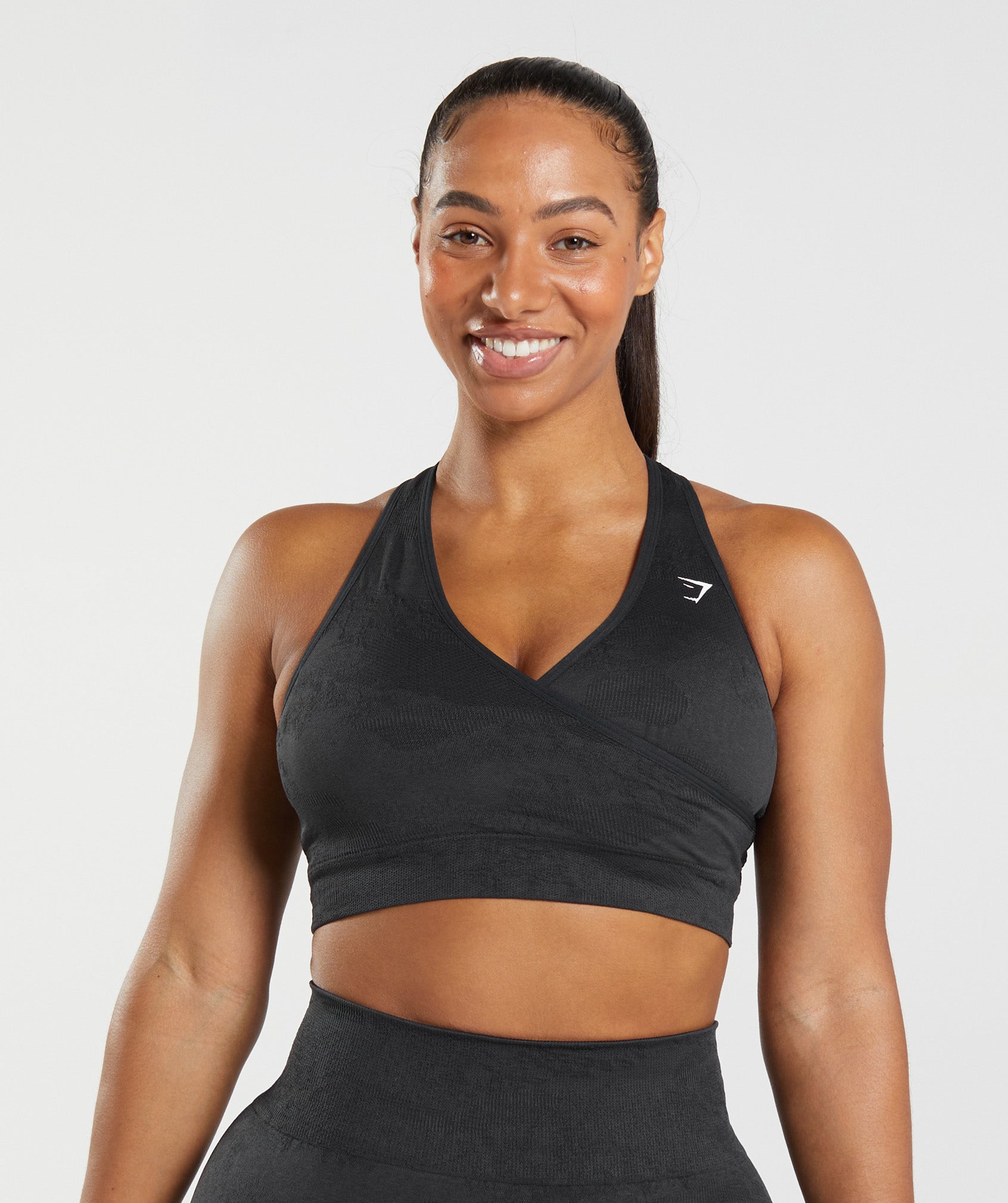 gymshark-adapt-camo-seamless-sports-bra-black-onyx-grey-aw22