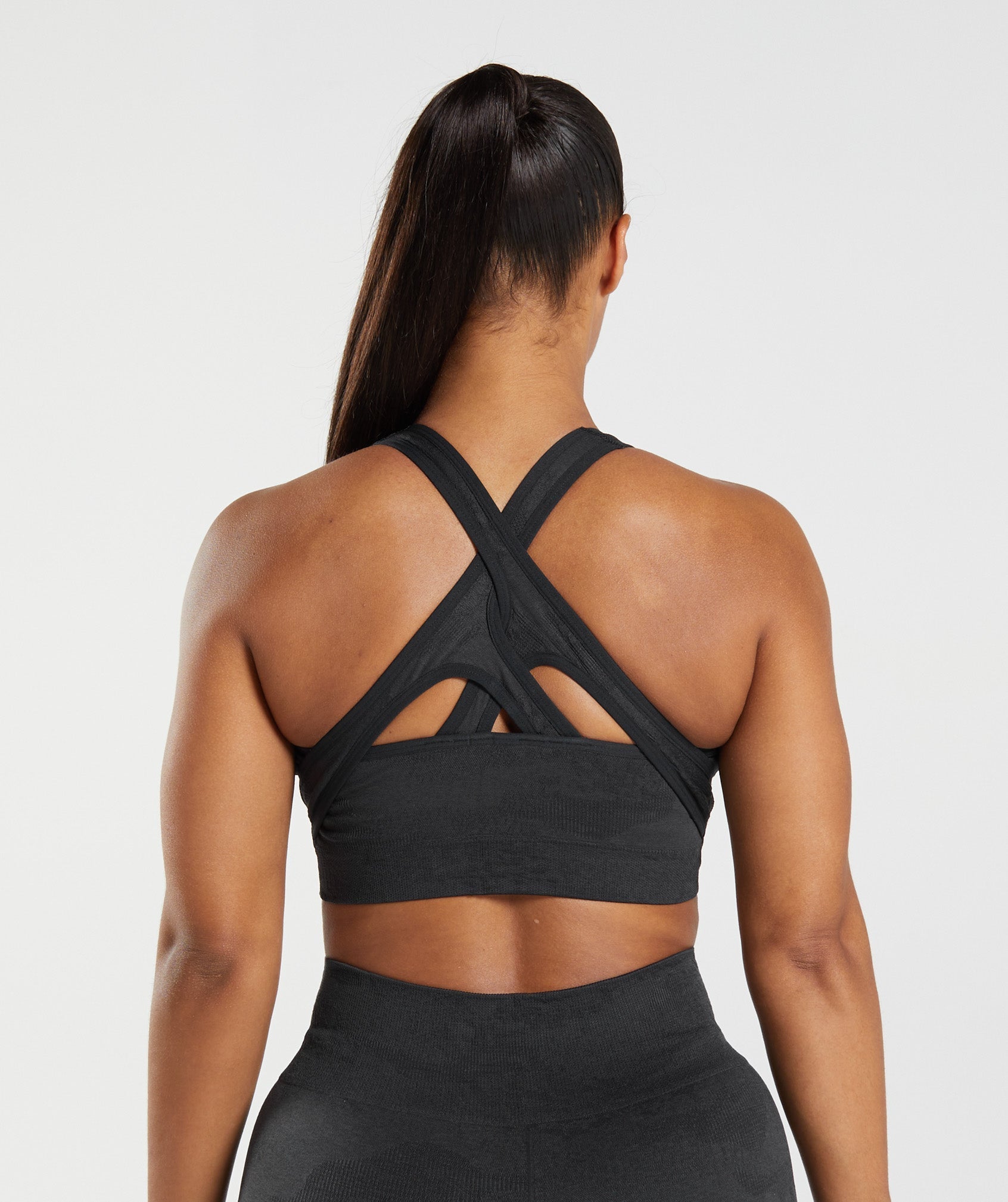 gymshark-adapt-camo-seamless-sports-bra-black-onyx-grey-aw22