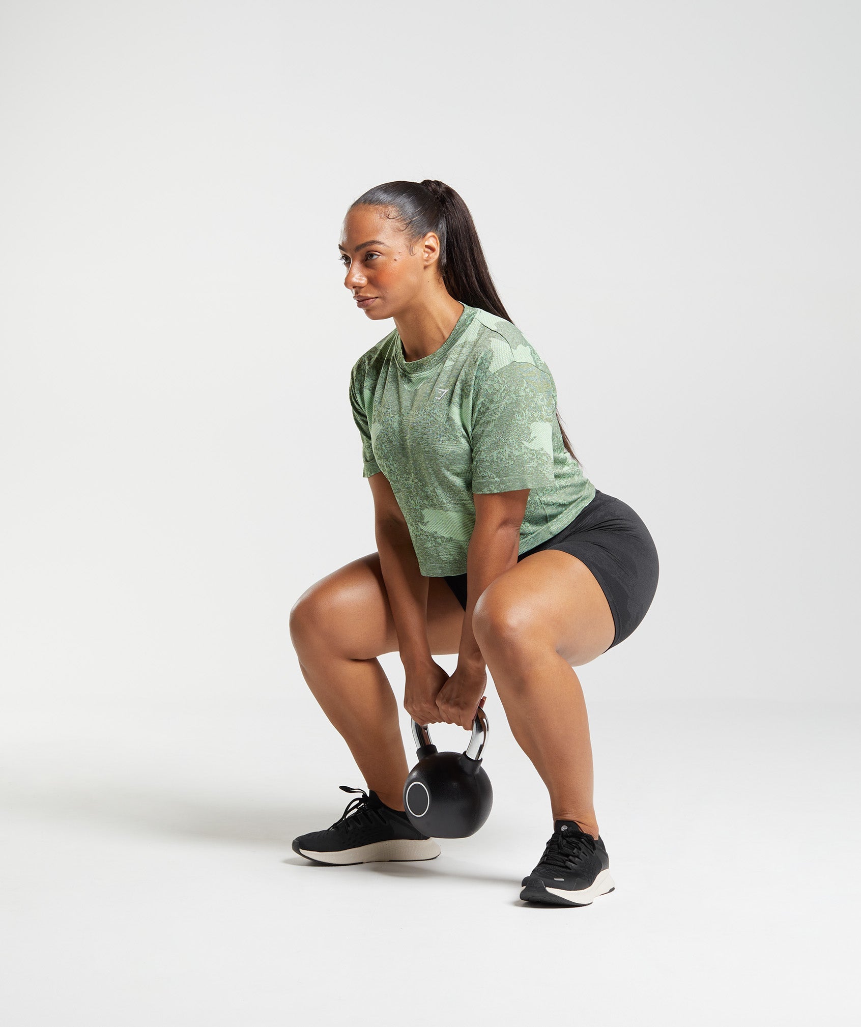 gymshark-adapt-camo-seamless-crop-top-aloe-green-moss-olive-aw22