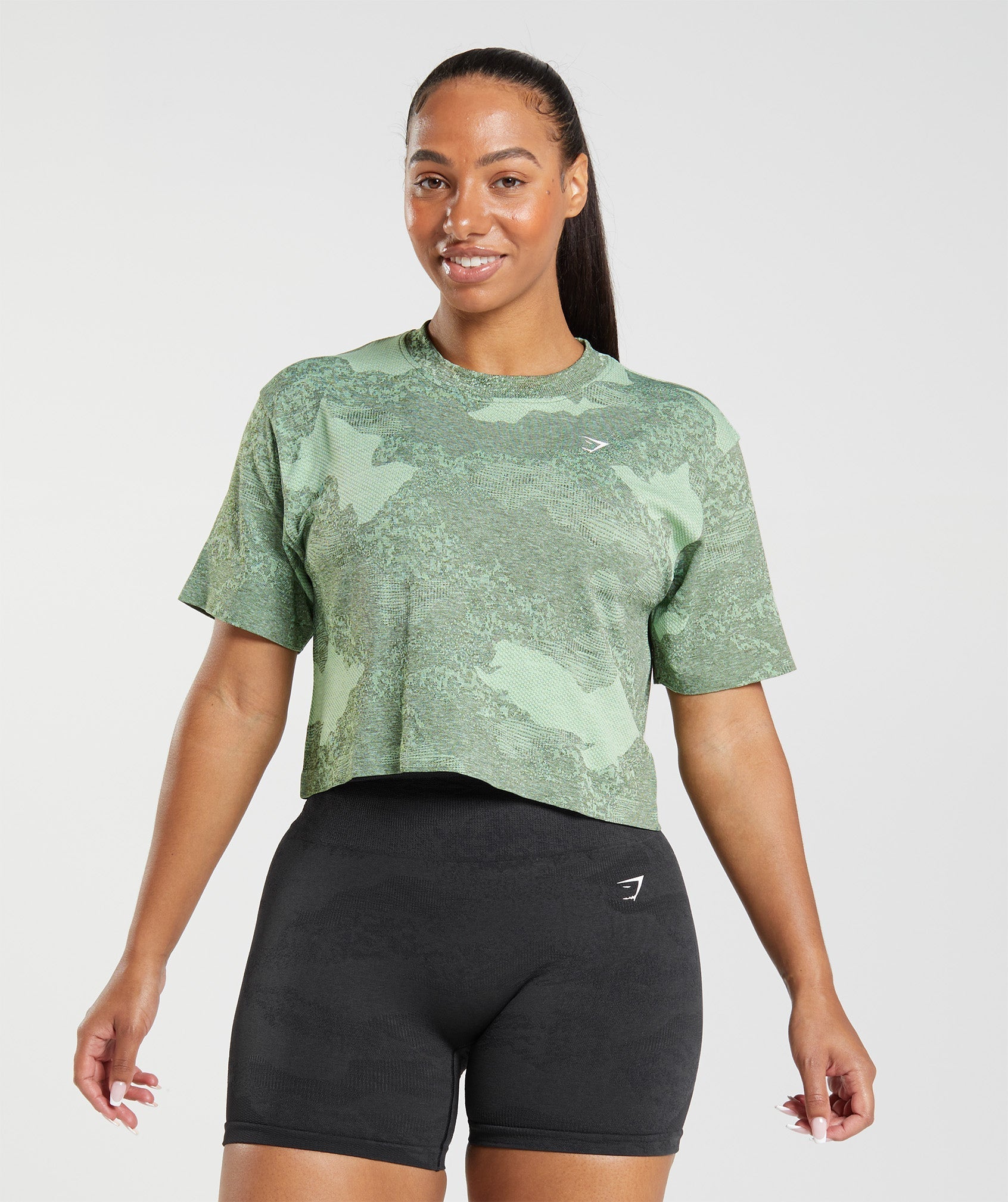gymshark-adapt-camo-seamless-crop-top-aloe-green-moss-olive-aw22