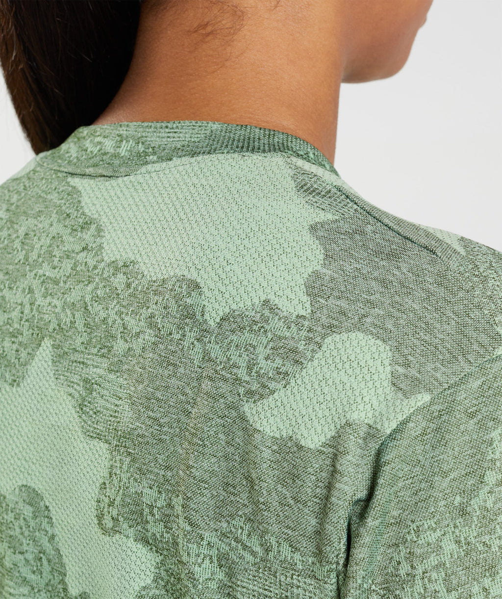 gymshark-adapt-camo-seamless-crop-top-aloe-green-moss-olive-aw22