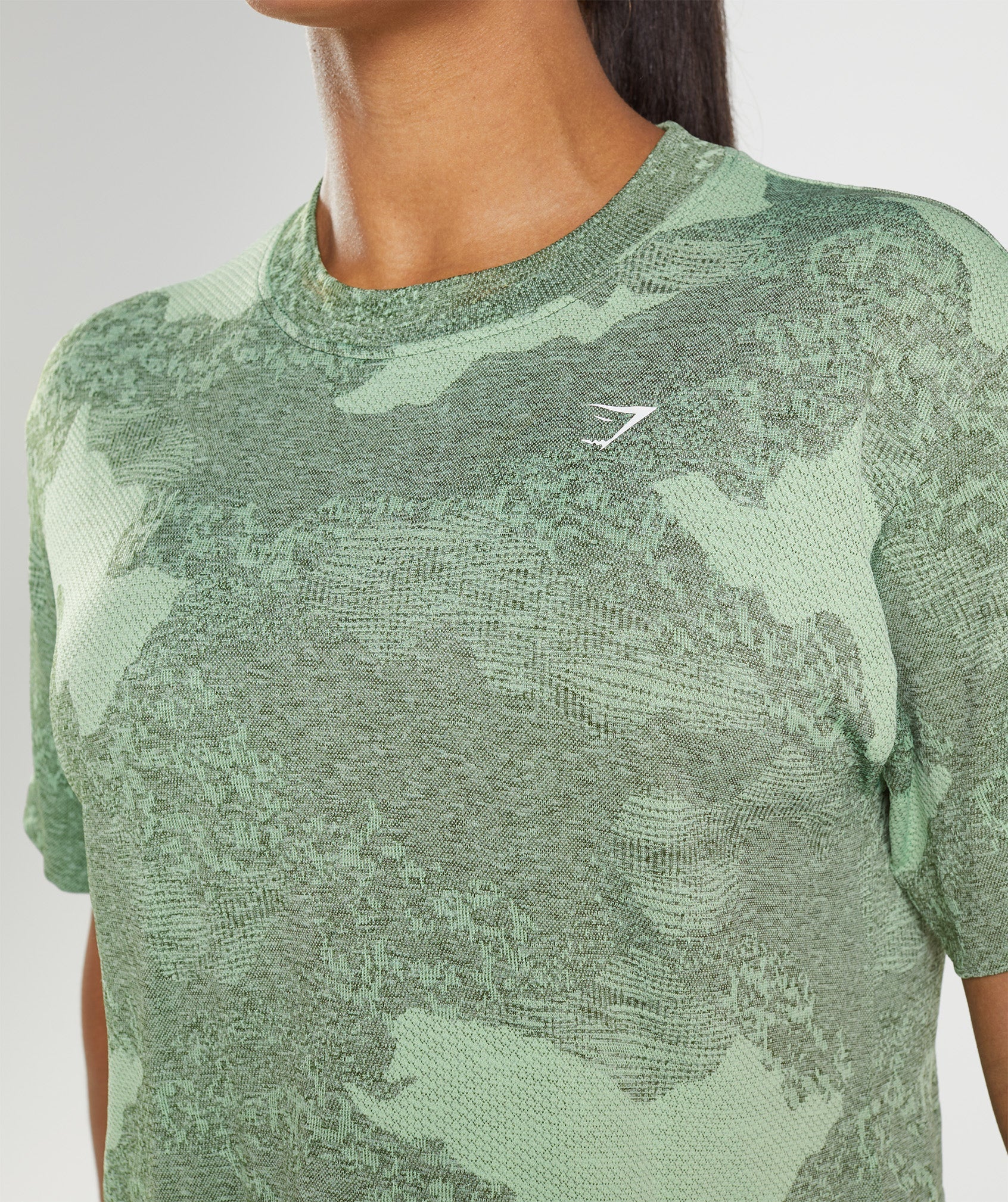 gymshark-adapt-camo-seamless-crop-top-aloe-green-moss-olive-aw22