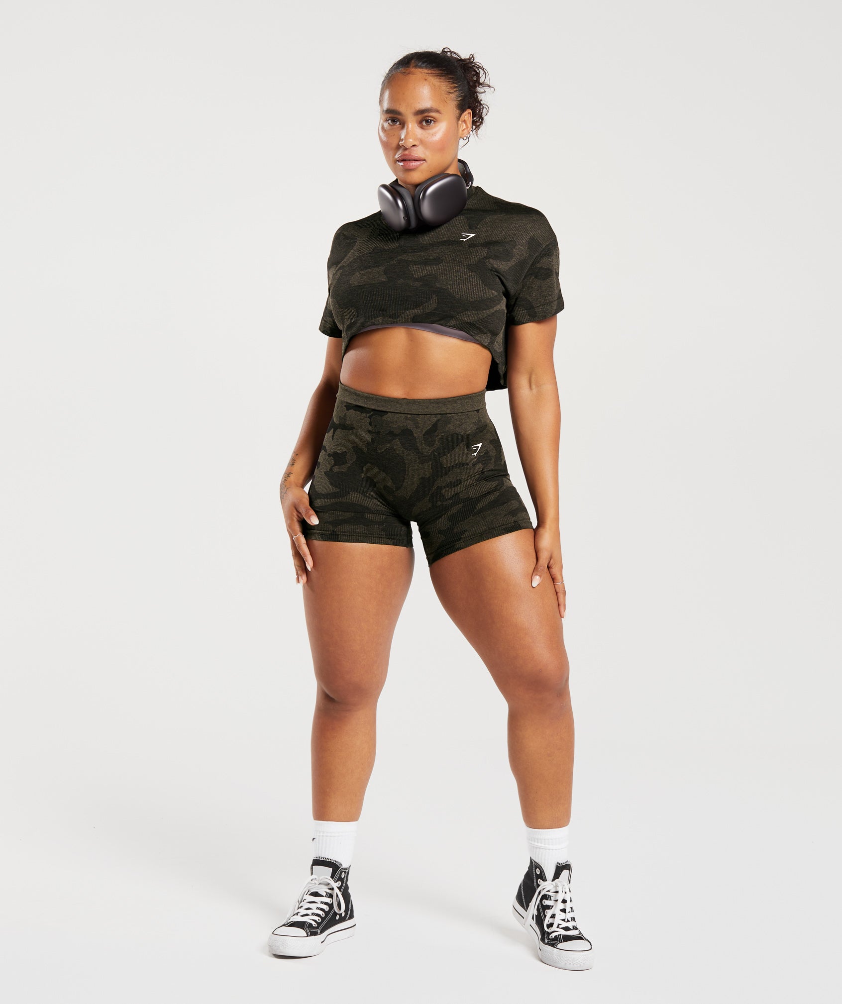 gymshark-adapt-camo-seamless-ribbed-crop-top-black-camo-brown-aw23