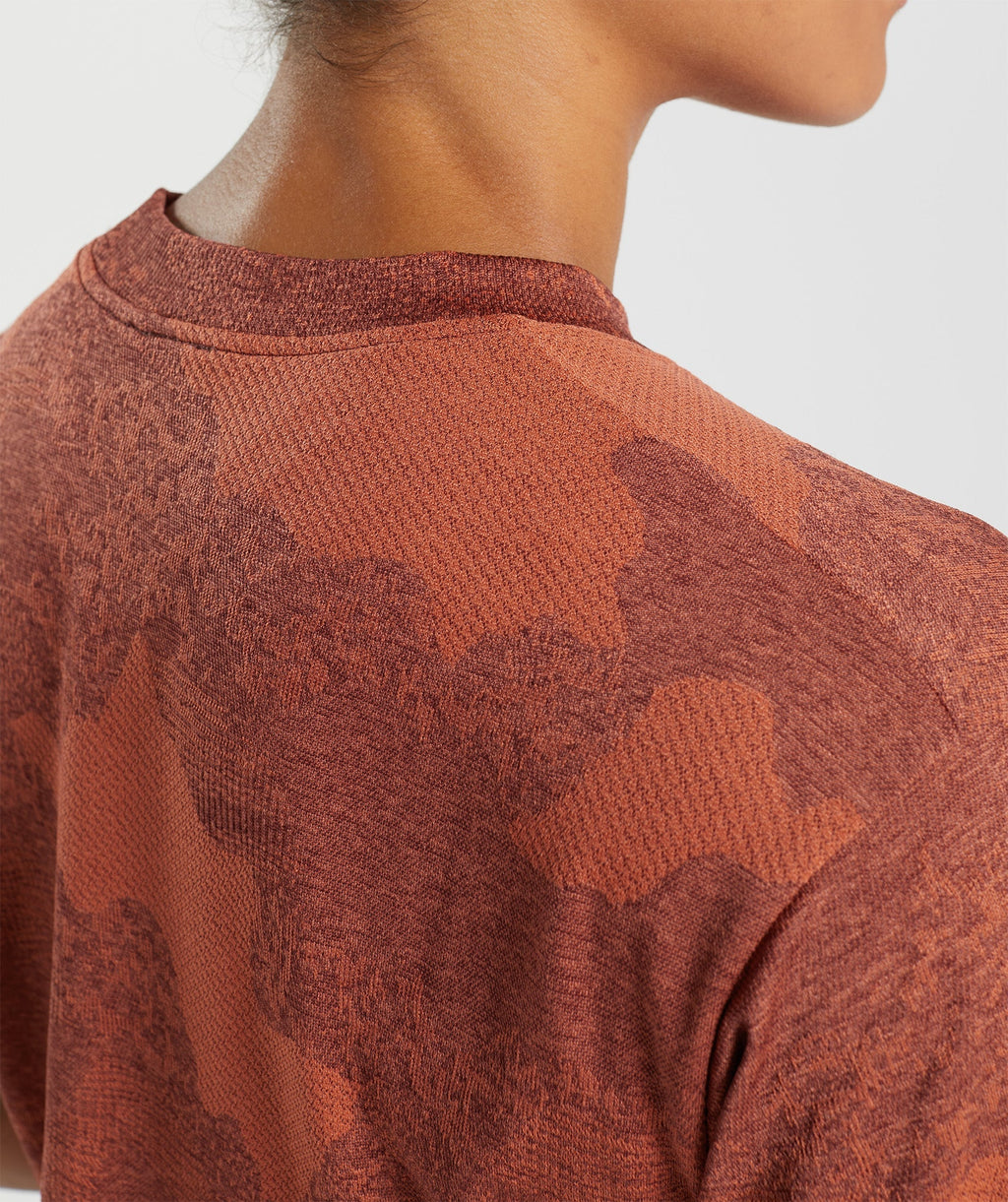 gymshark-adapt-camo-seamless-crop-top-storm-red-cherry-brown-aw22