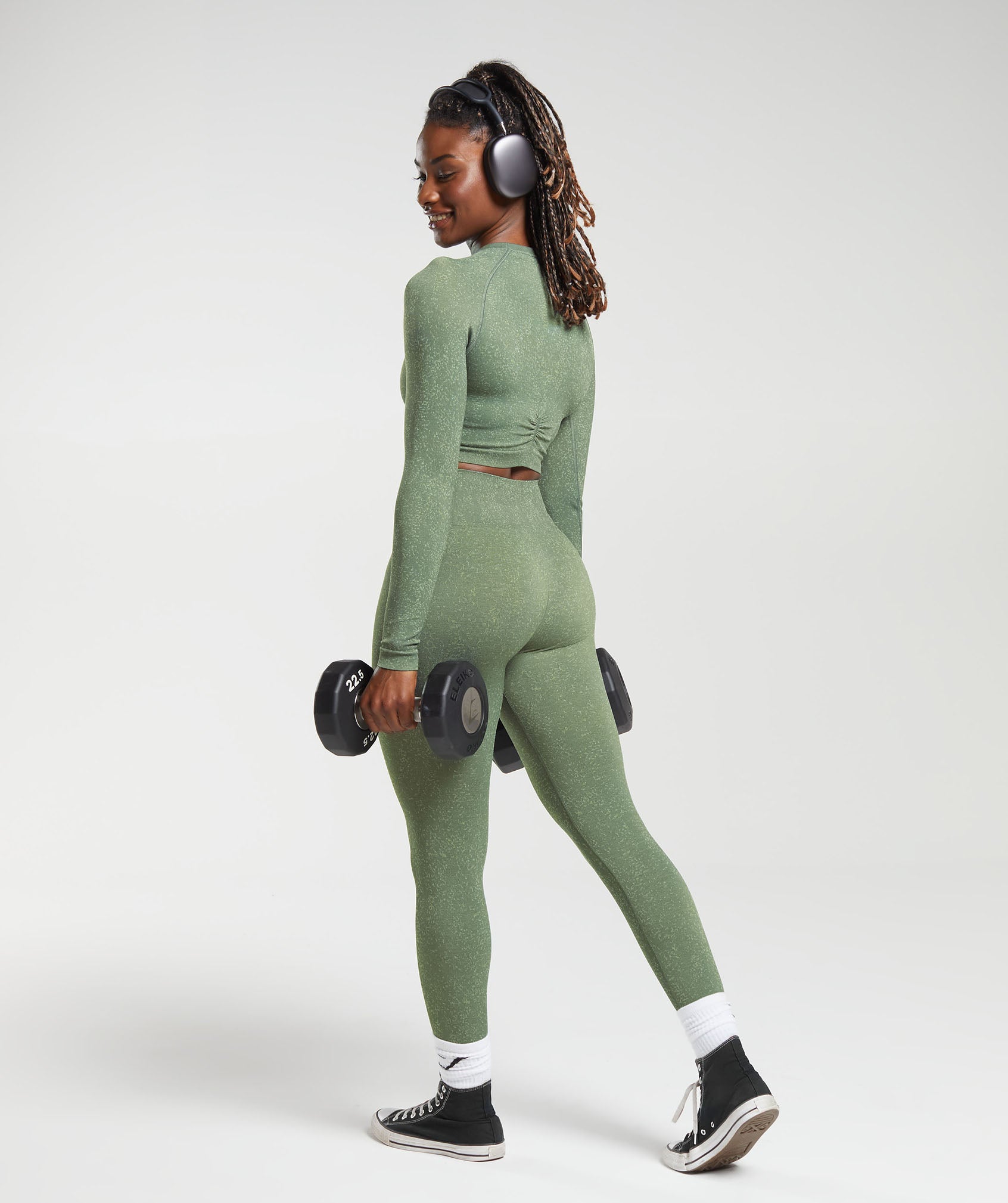 gymshark-adapt-fleck-seamless-long-sleeve-crop-top-dusk-green-light-sage-green-aw23