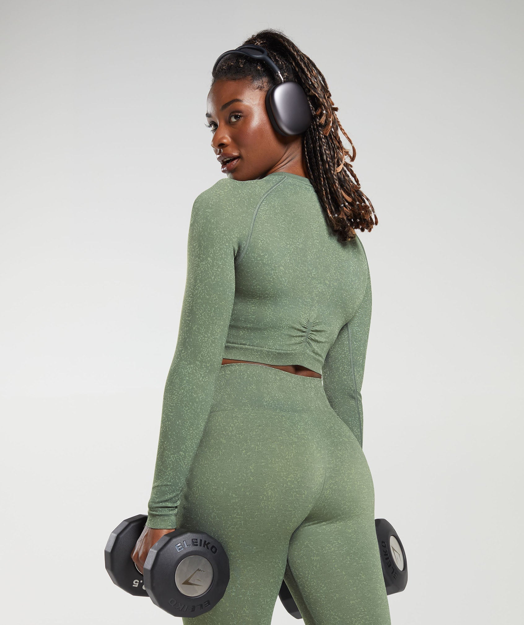 gymshark-adapt-fleck-seamless-long-sleeve-crop-top-dusk-green-light-sage-green-aw23