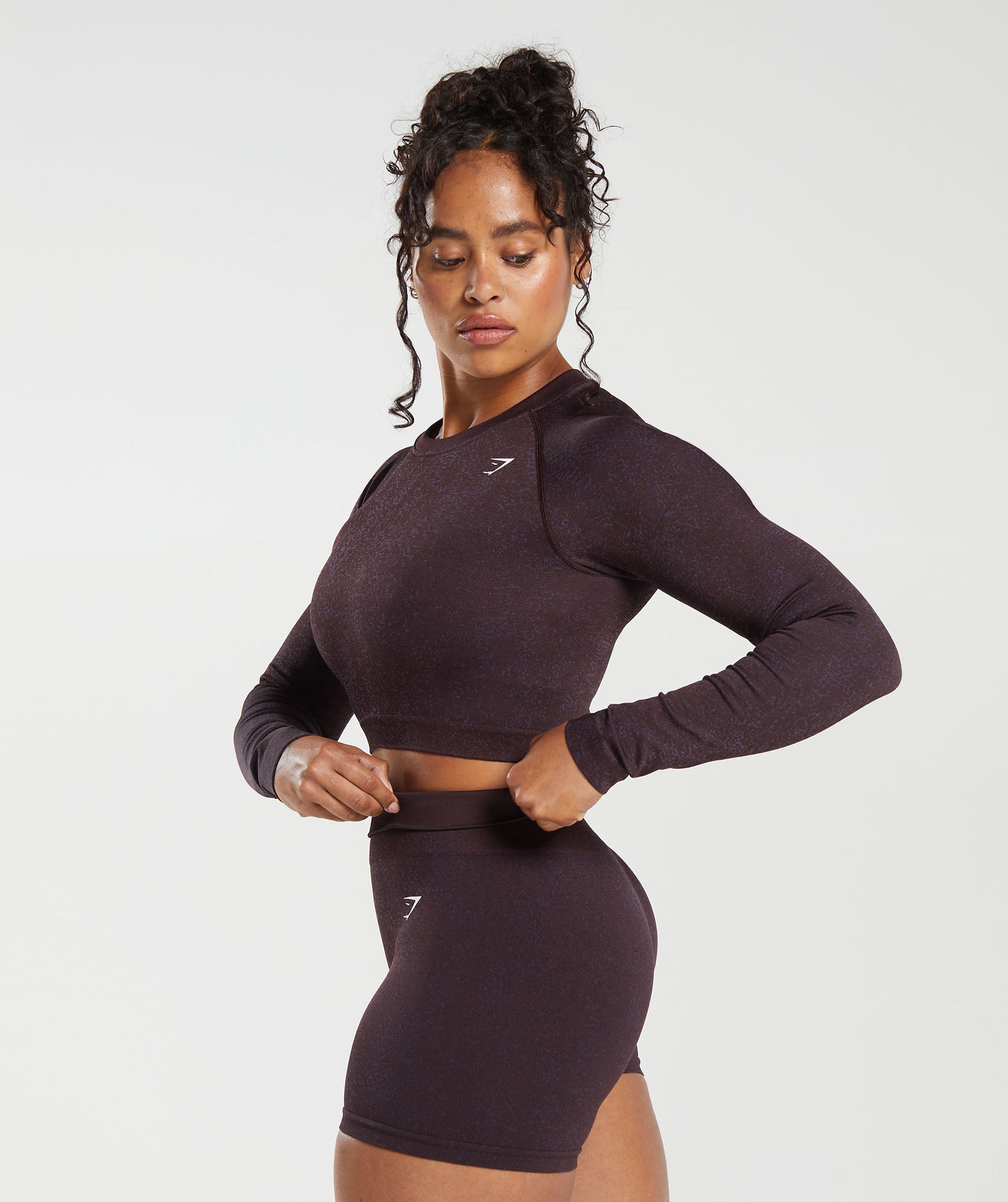 gymshark-adapt-fleck-seamless-long-sleeve-crop-top-plum-brown-dewberry-purple-aw23