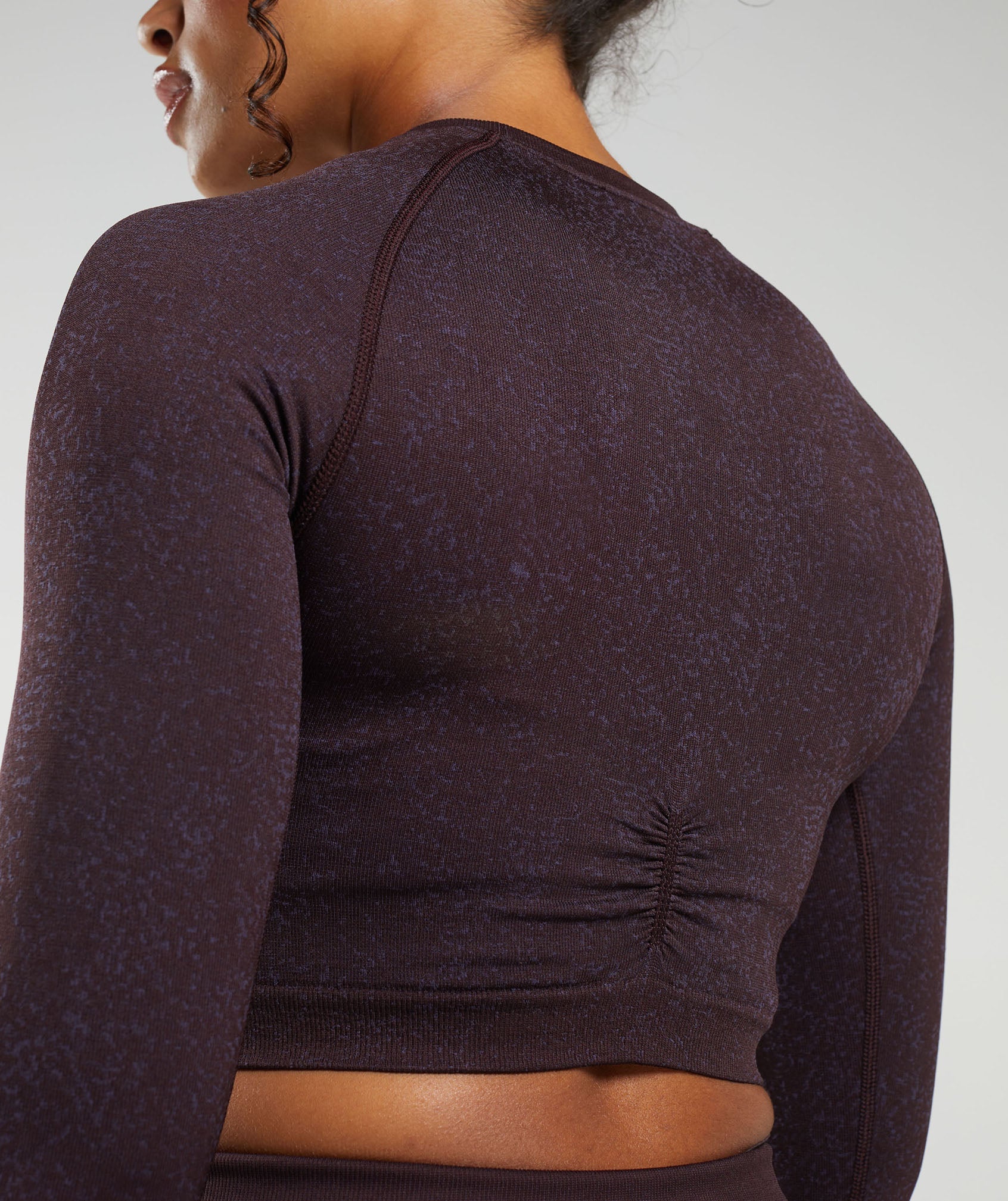 gymshark-adapt-fleck-seamless-long-sleeve-crop-top-plum-brown-dewberry-purple-aw23