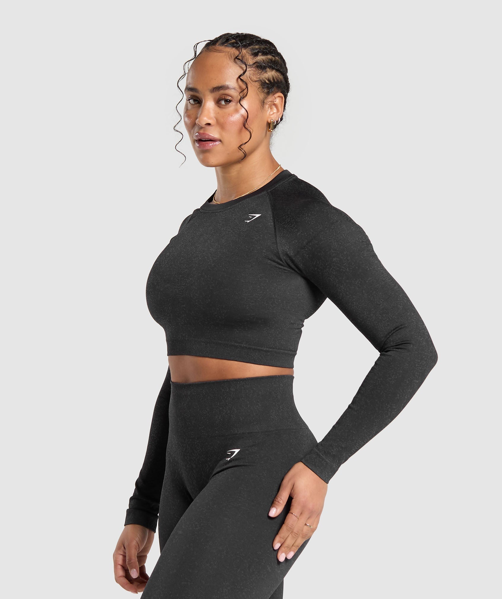 gymshark-adapt-seamless-long-sleeve-crop-top-fleck-black