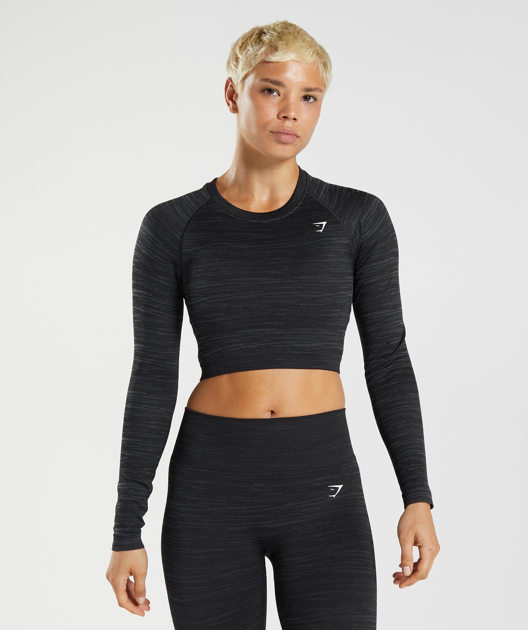 gymshark-adapt-marl-seamless-long-sleeve-crop-top-black-smokey-grey-aw22