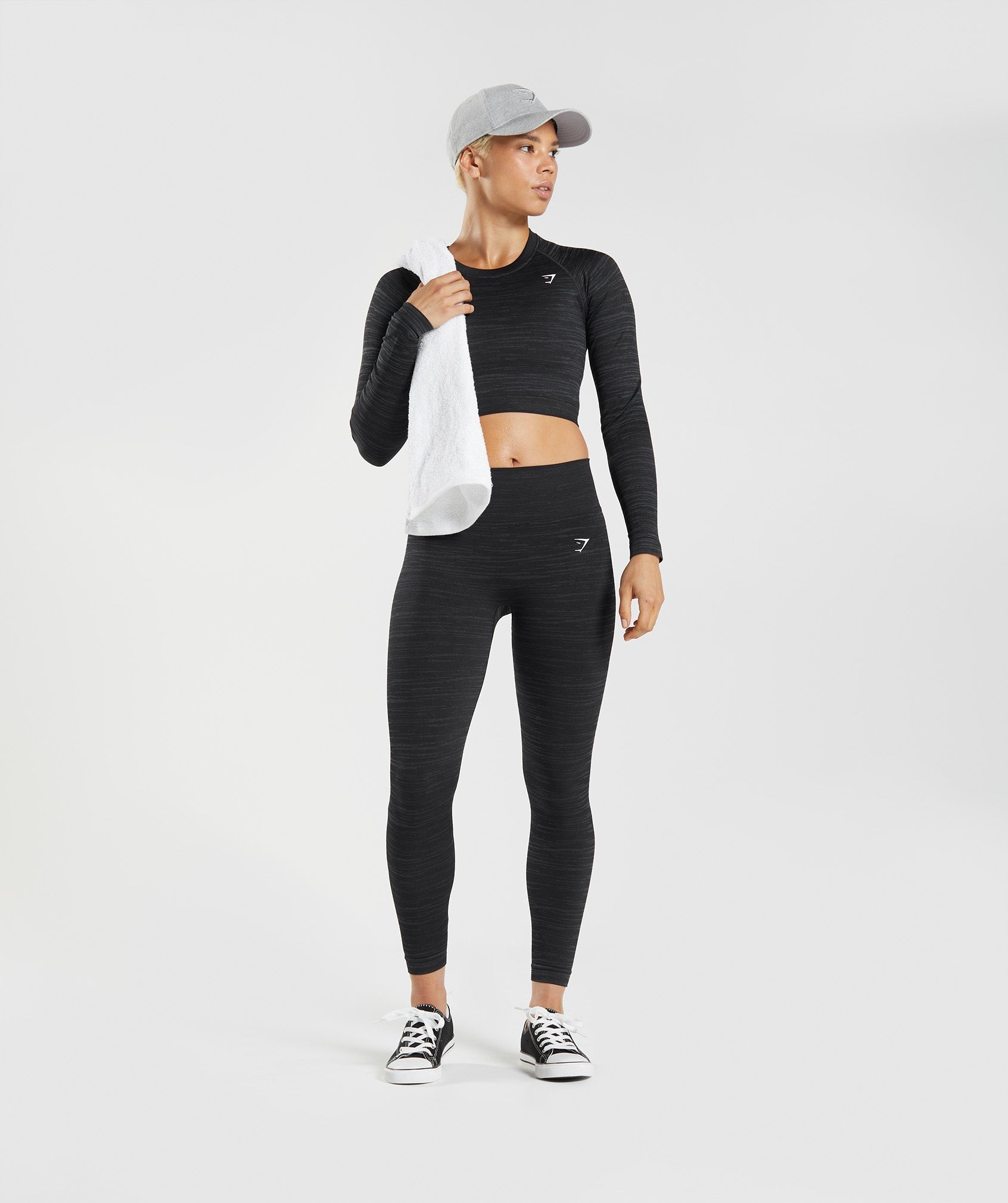 gymshark-adapt-marl-seamless-long-sleeve-crop-top-black-smokey-grey-aw22