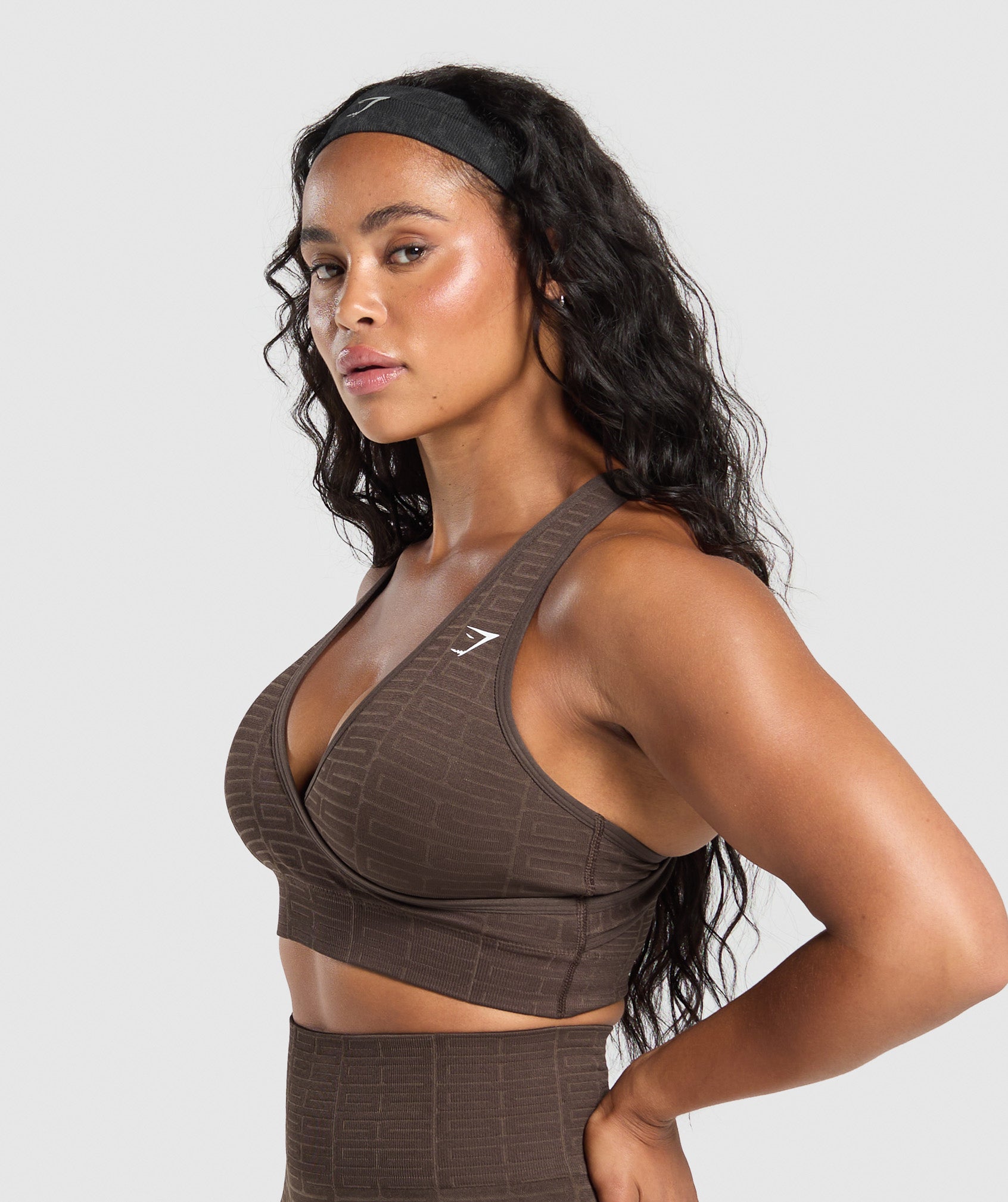 gymshark-adapt-monogram-seamless-sports-bra-brown-aw24