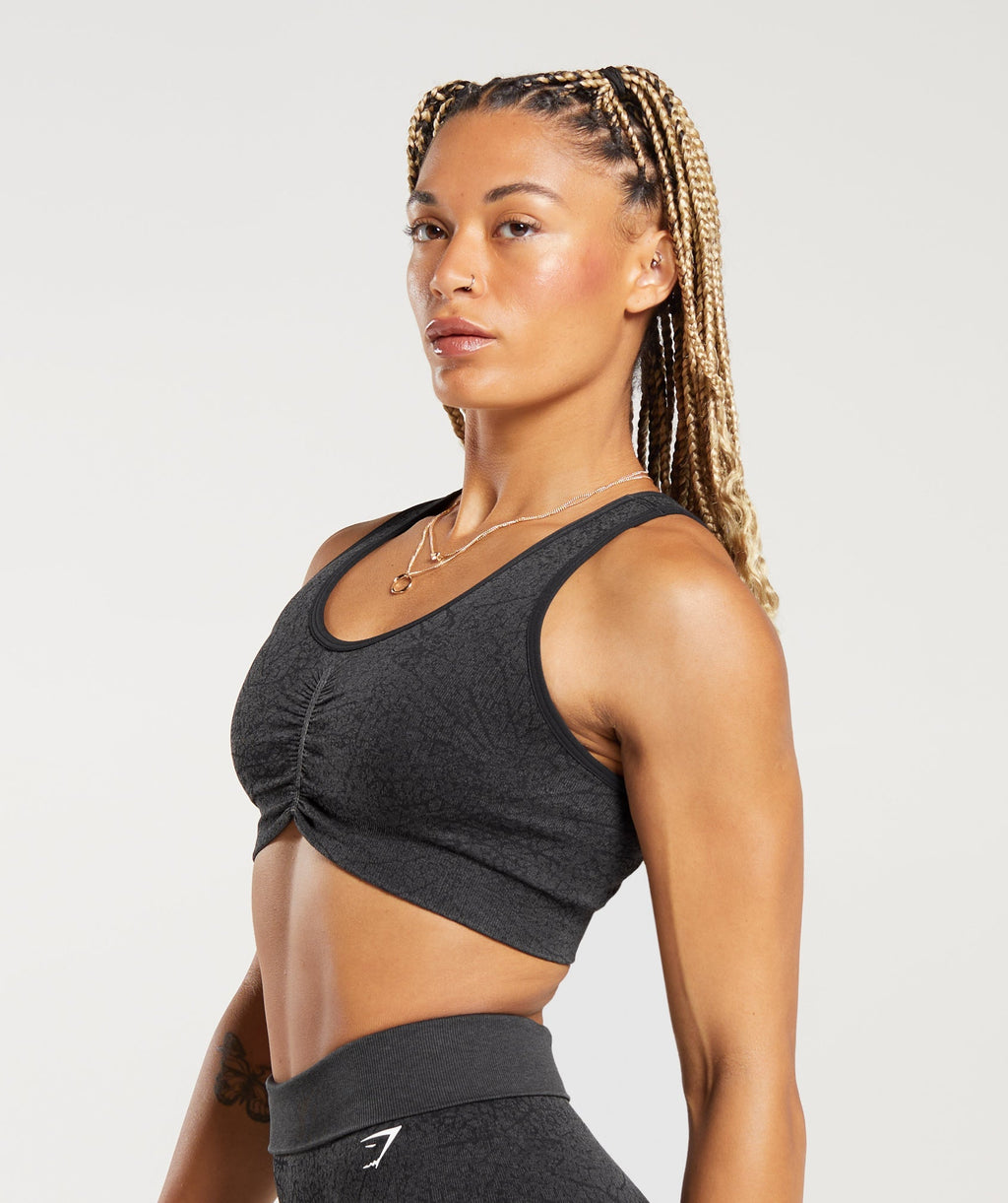 gymshark-adapt-pattern-seamless-longline-bra-black-graphite-grey-aw23