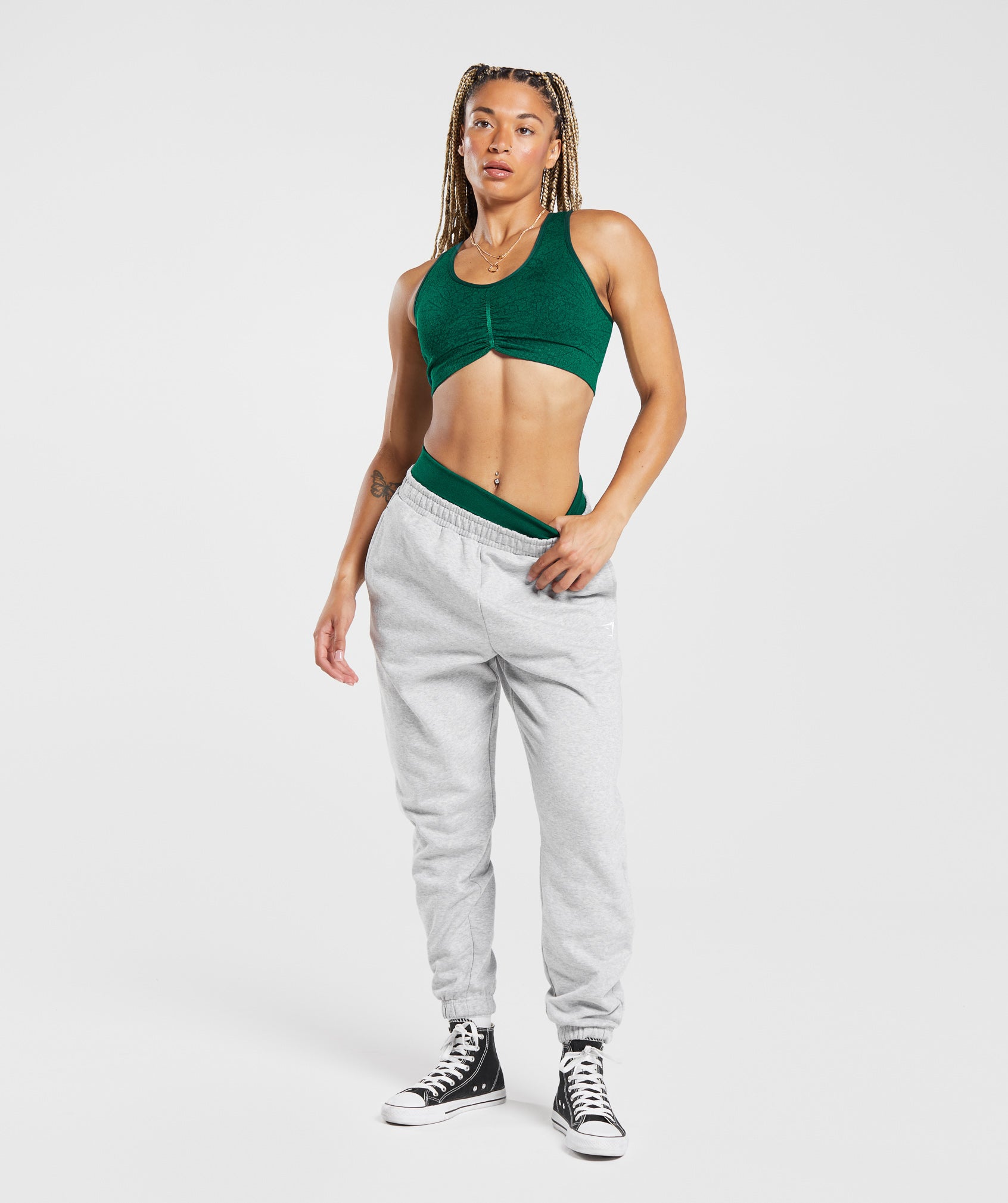 gymshark-adapt-pattern-seamless-longline-bra-forest-green-rich-green-aw23
