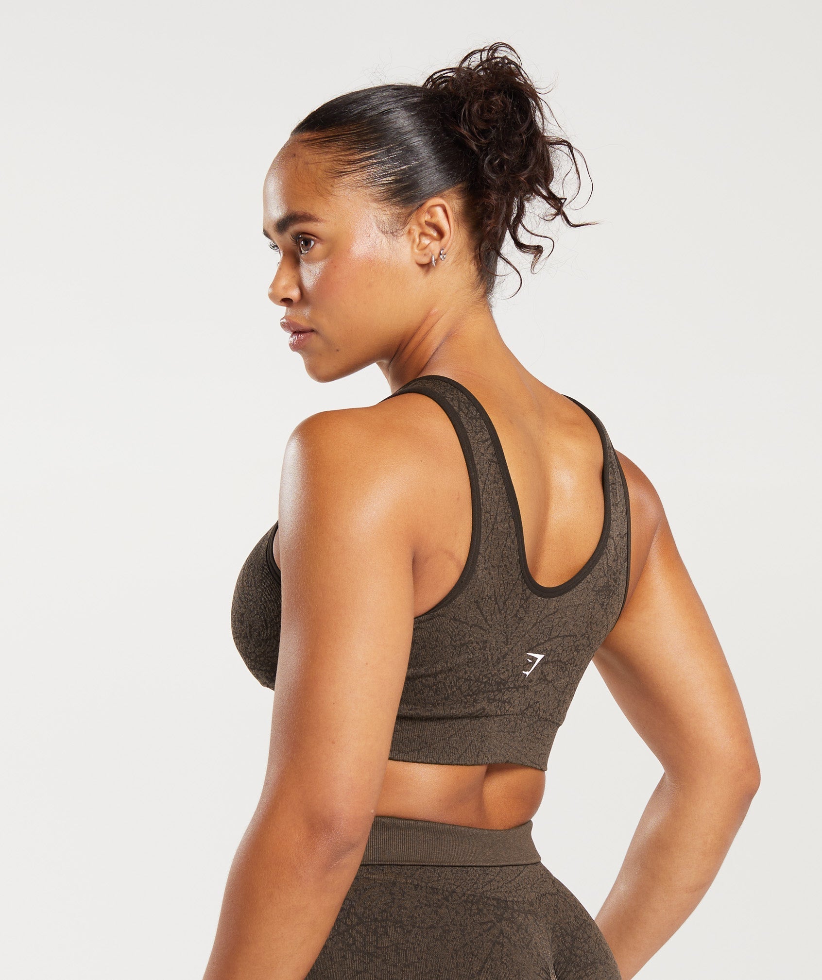 gymshark-adapt-pattern-seamless-longline-bra-woodland-brown-soul-brown-aw23