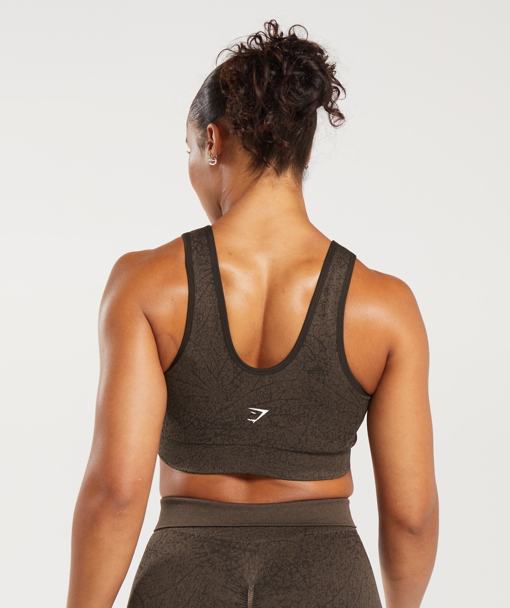 gymshark-adapt-pattern-seamless-longline-bra-woodland-brown-soul-brown-aw23