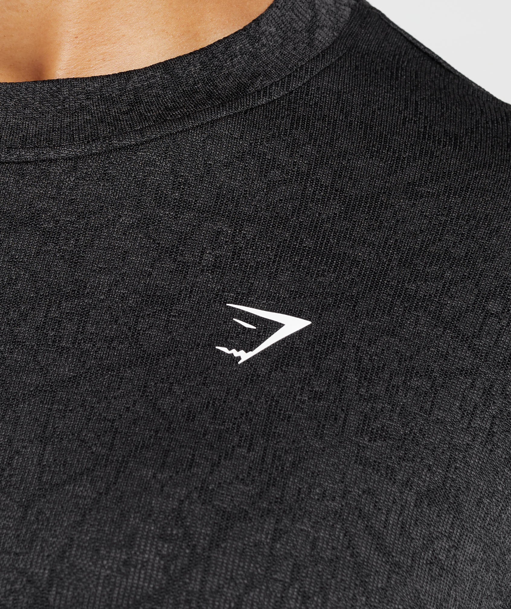 gymshark-adapt-pattern-seamless-loose-top-black-graphite-grey-aw23