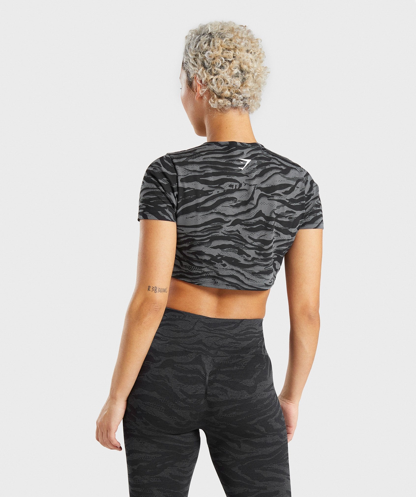 gymshark-animal-graphic-crop-top-black-print