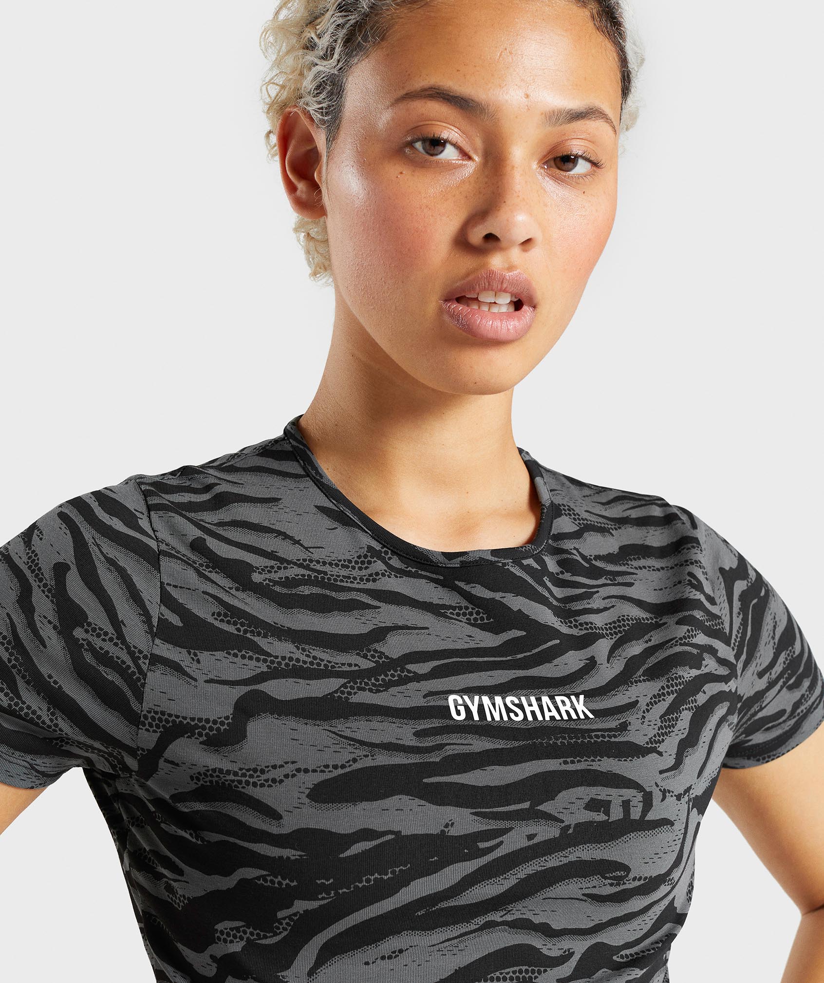 gymshark-animal-graphic-crop-top-black-print