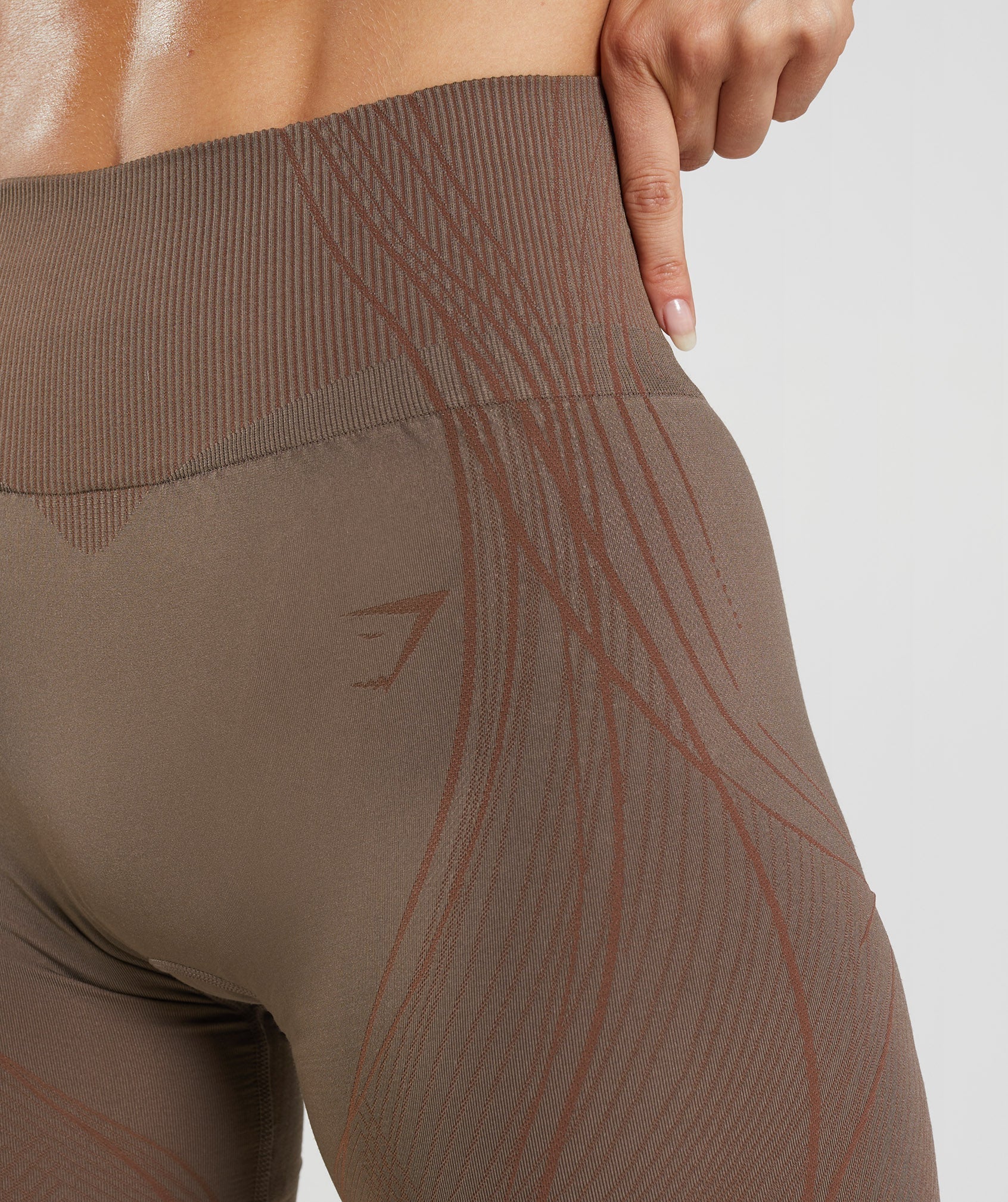gymshark-apex-seamless-shorts-truffle-brown-cherry-brown-aw22