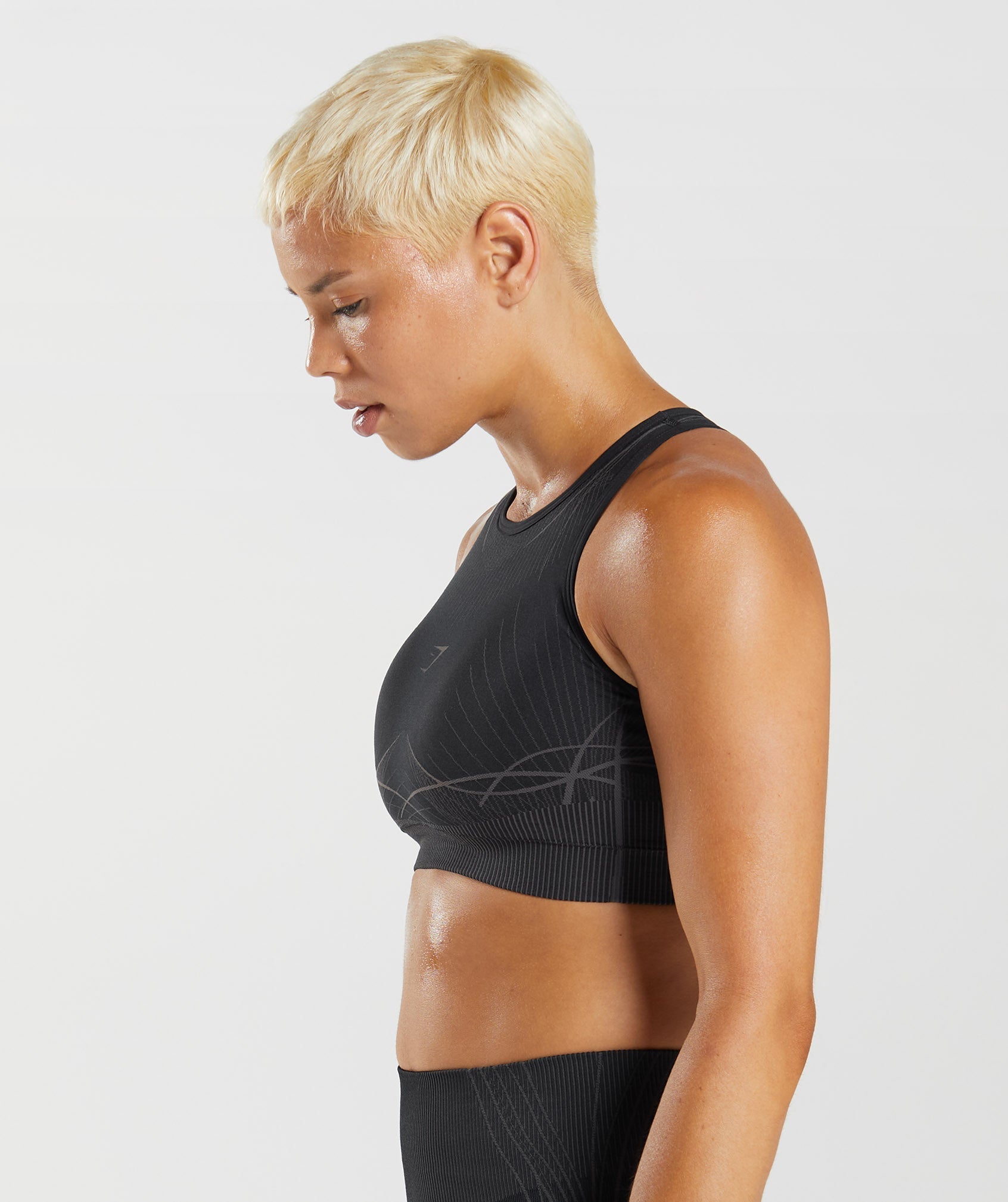 gymshark-apex-seamless-sports-bra-black-onyx-grey-aw22