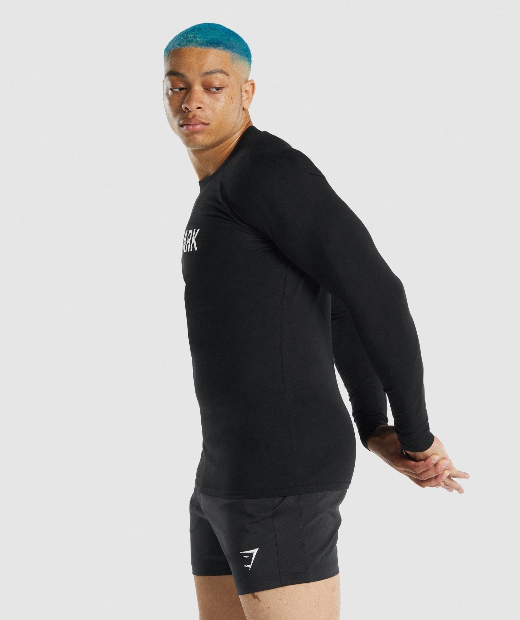 gymshark-apollo-long-sleeve-muscle-fit-t-shirt-black-white-logo
