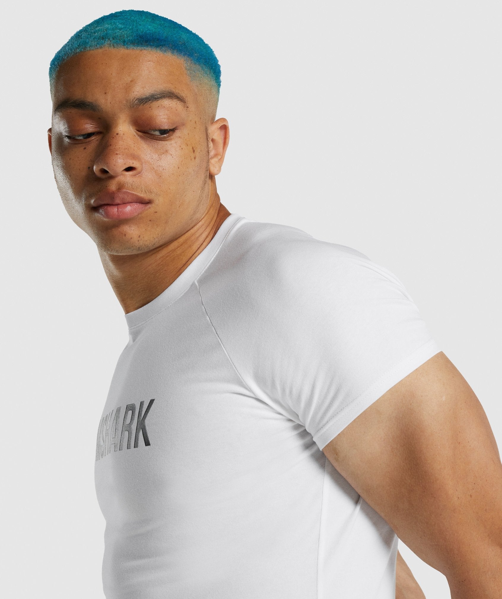 gymshark-apollo-muscle-fit-t-shirt-white-logo