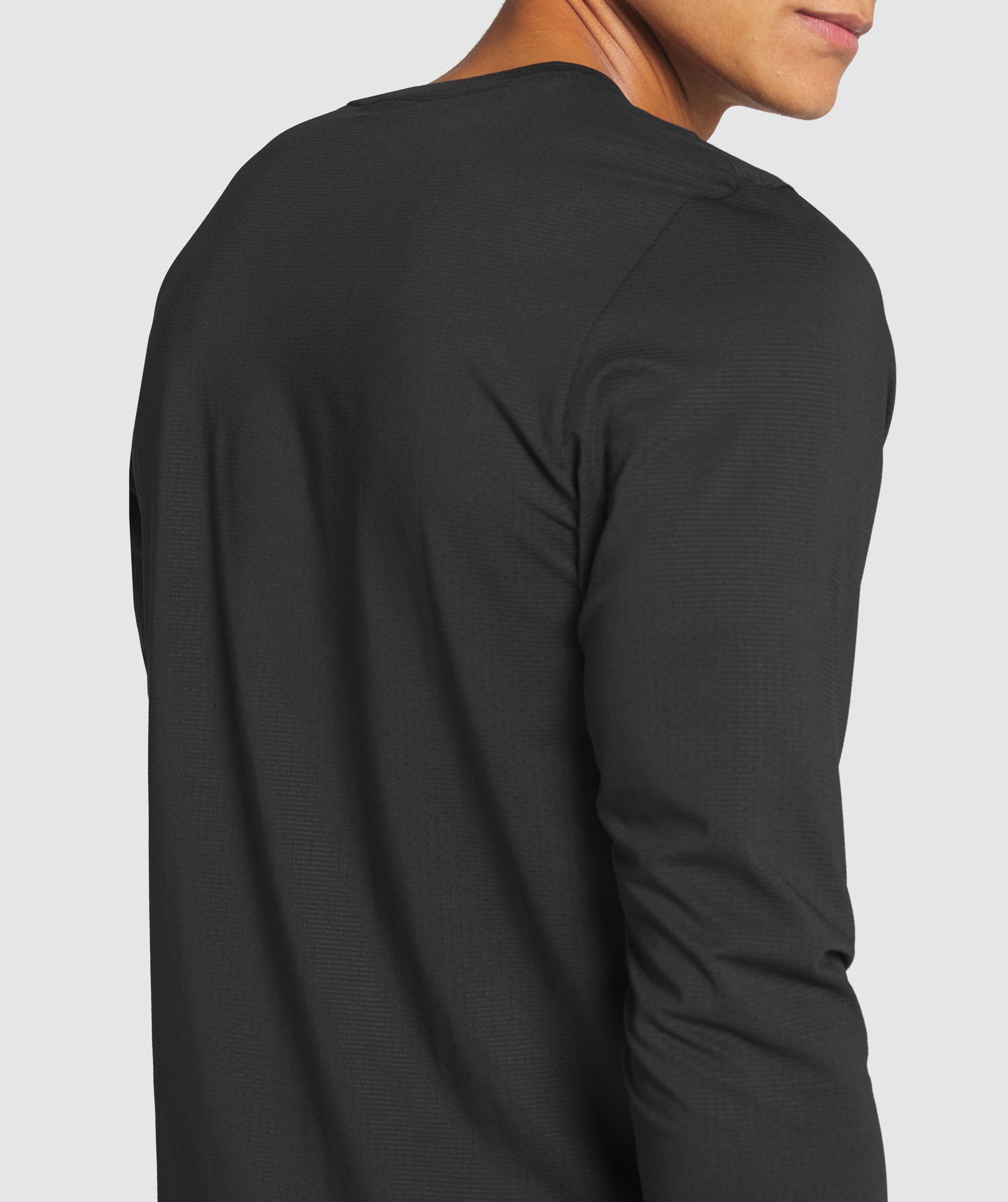 gymshark-arrival-long-sleeve-t-shirt-black
